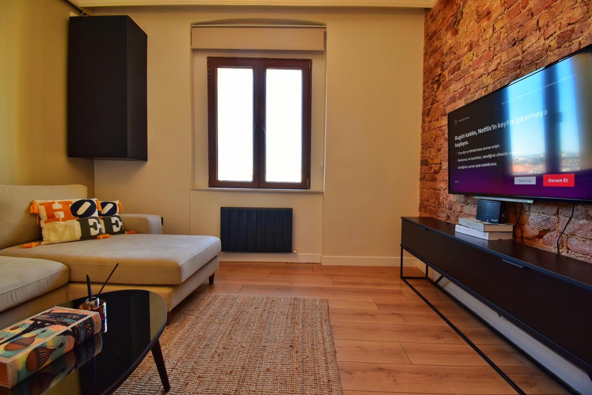 Cozy Renovated 3br Near Taksim- Santur D10 Apartment