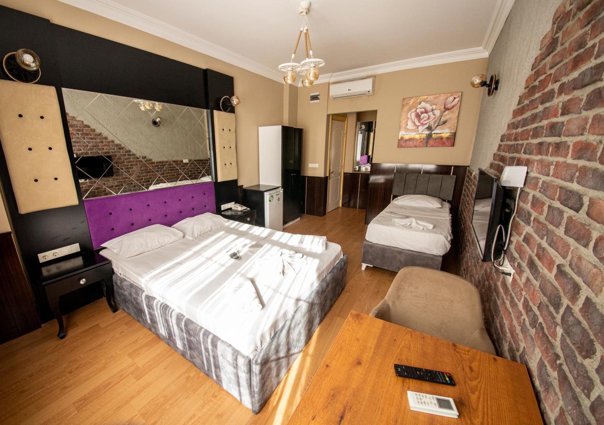 Hotel Royal Garden And *