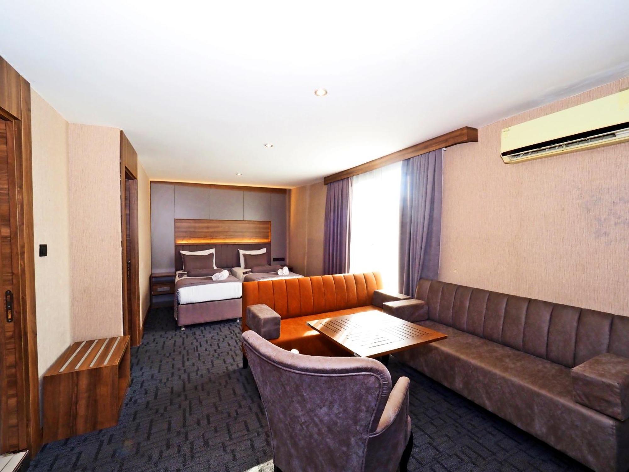 Otel House Old Town 2*