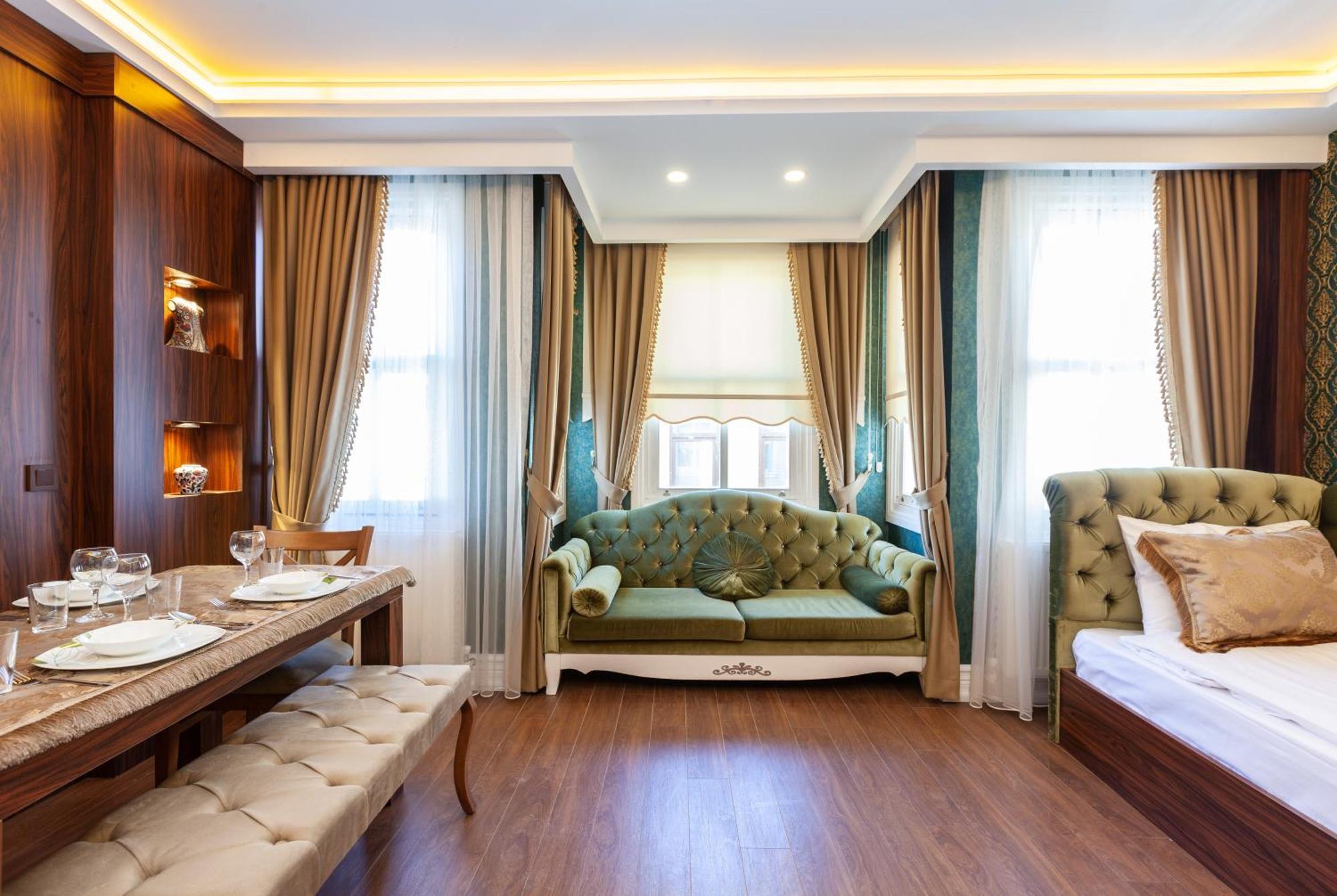 Rose Hotel