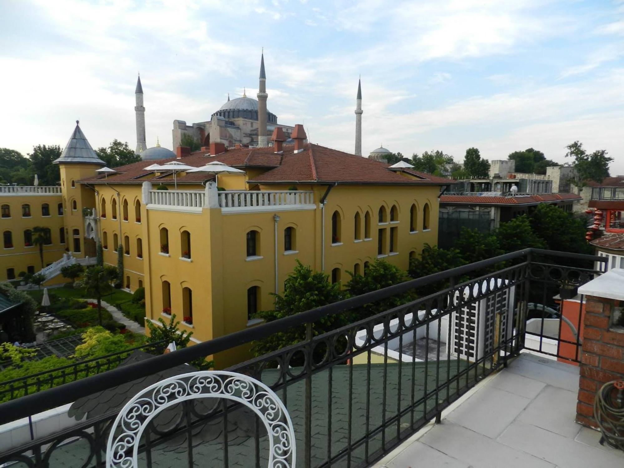 Hotel Berk - Grandma's House