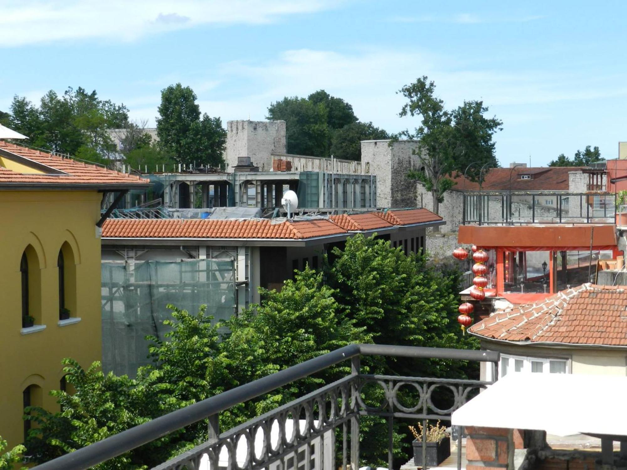 Hotel Berk - Grandma's House 3*