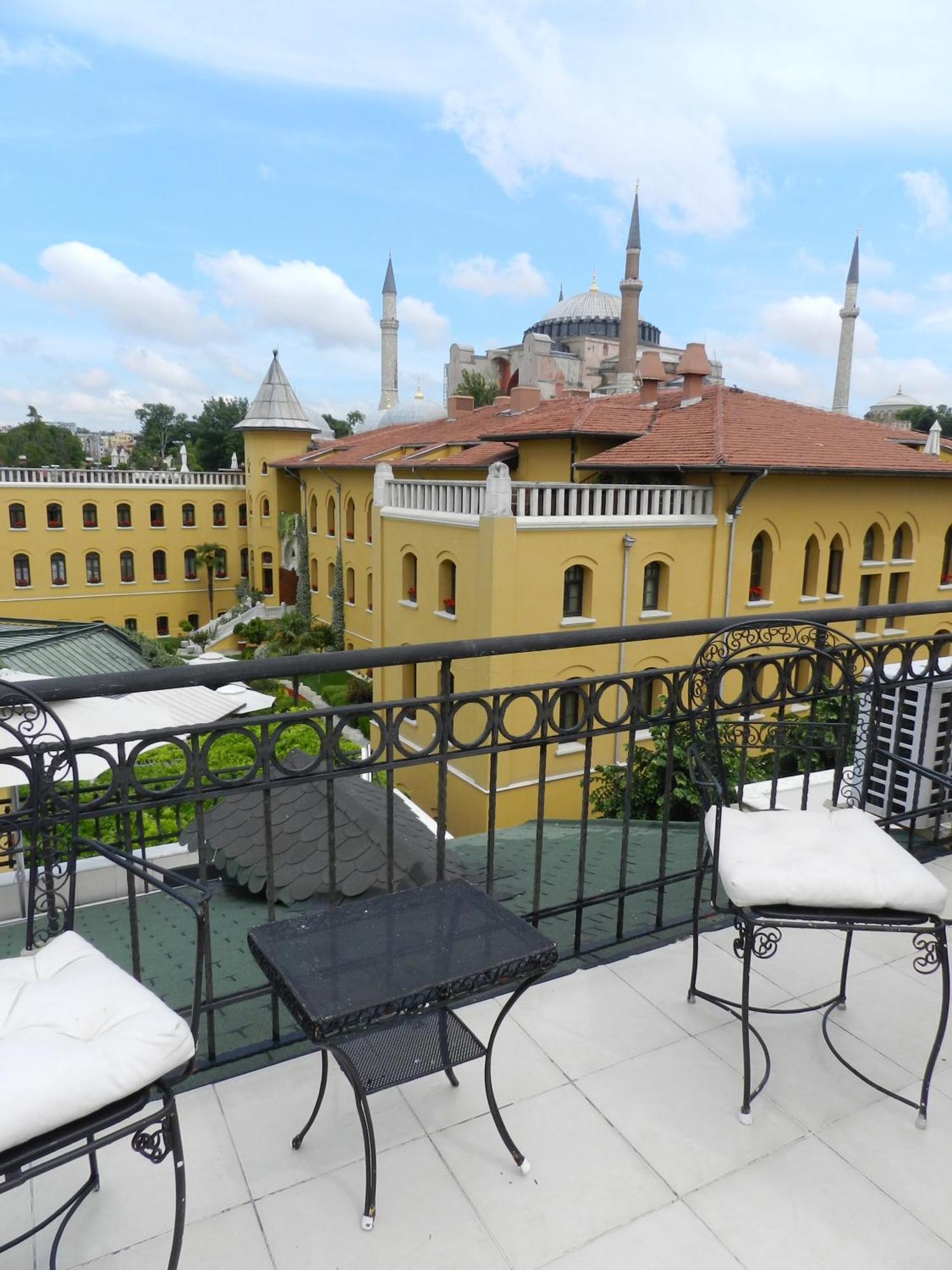 Hotel Berk - Grandma's House 3*