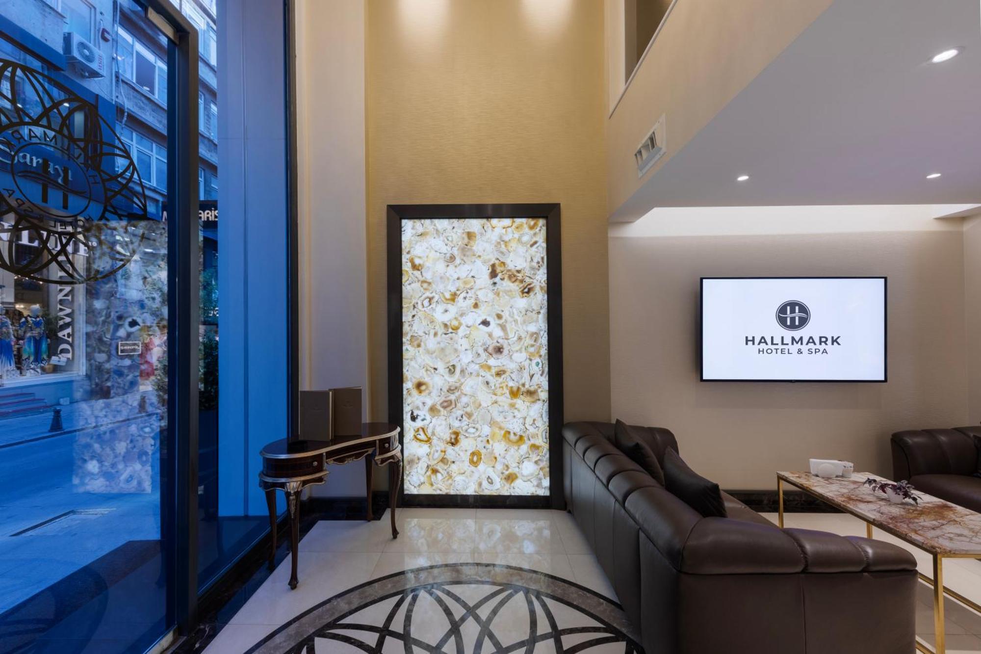 Hallmark & Hotel 4*