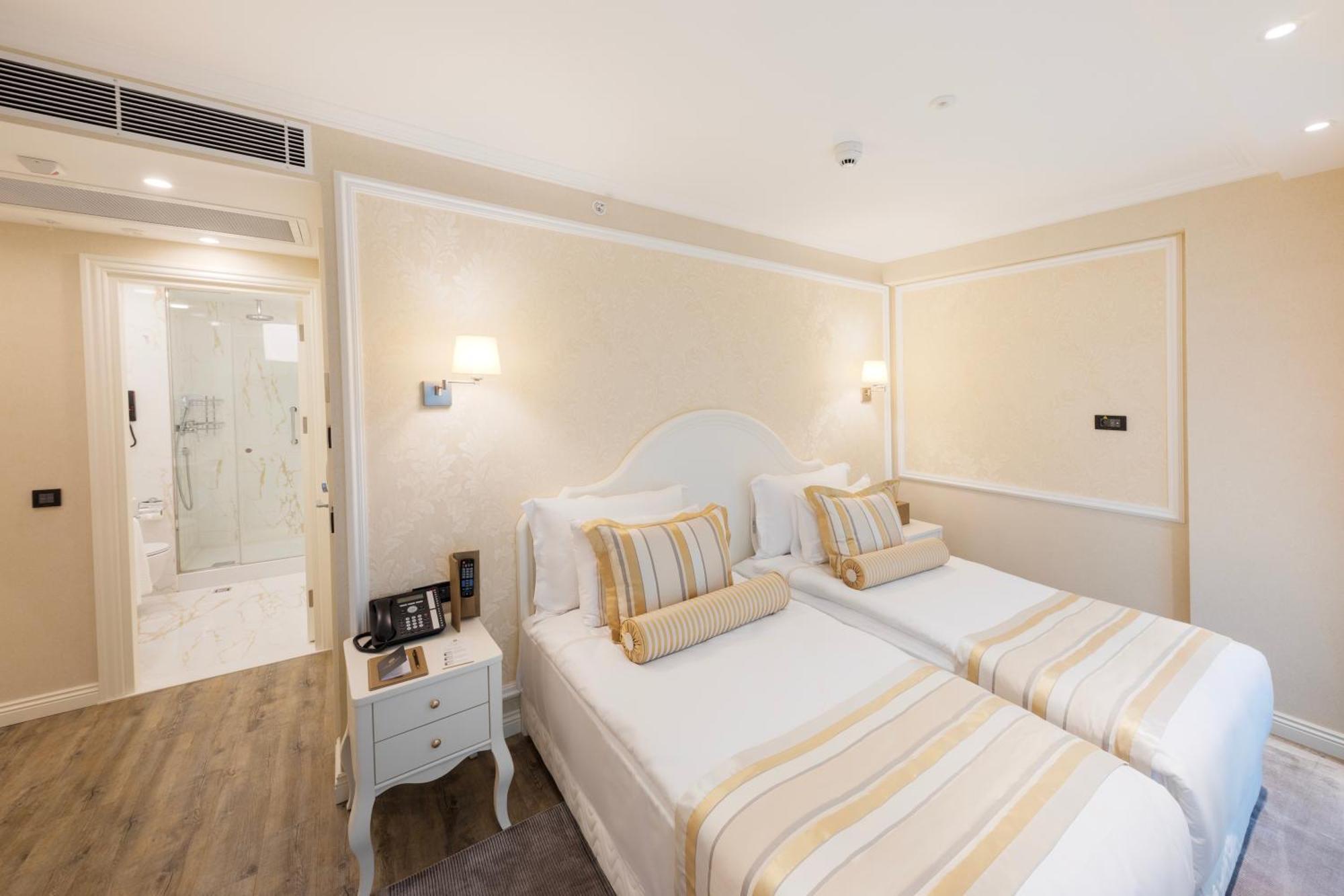Hotel Hallmark & 4*