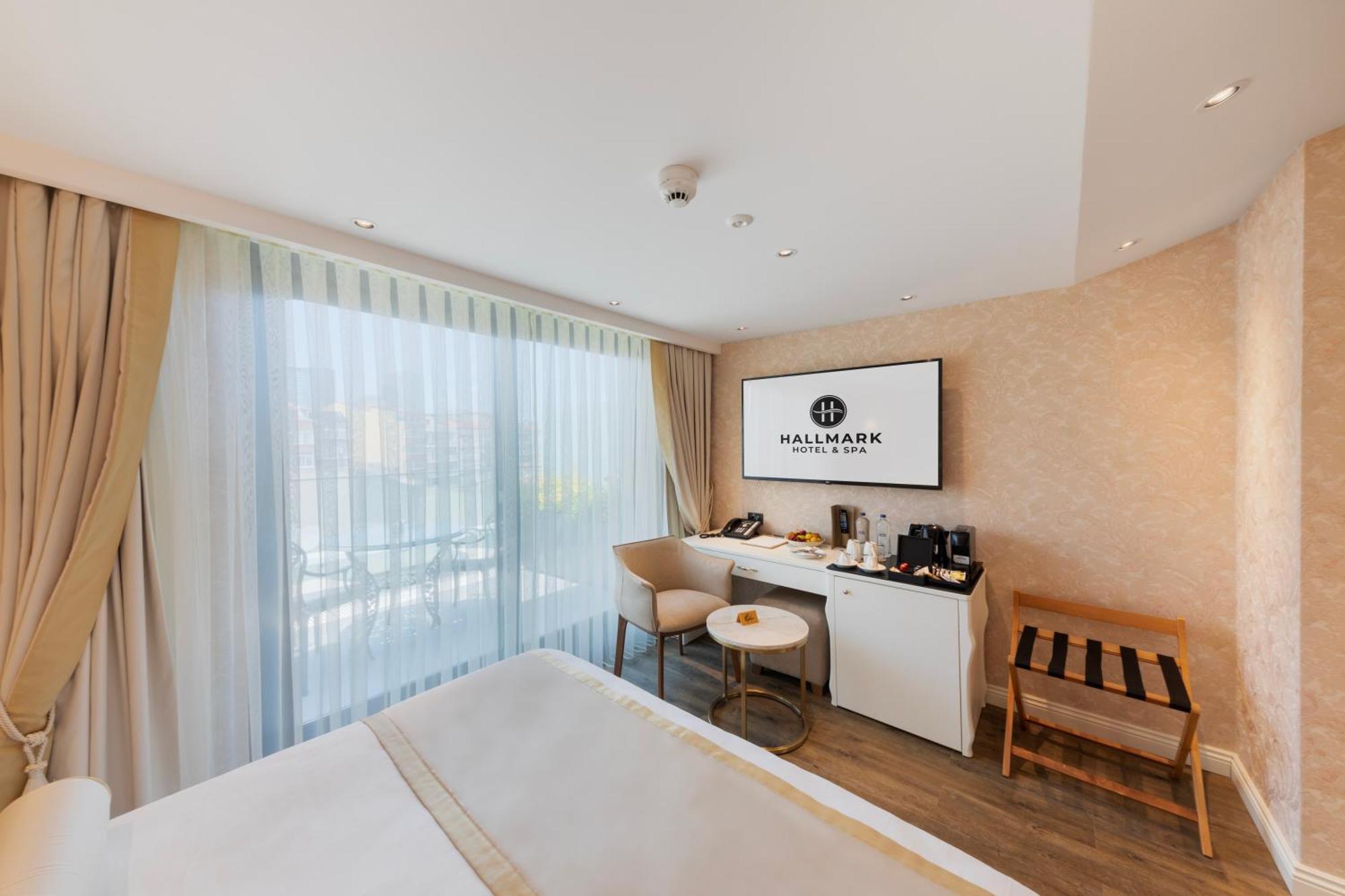 Hotel Hallmark &