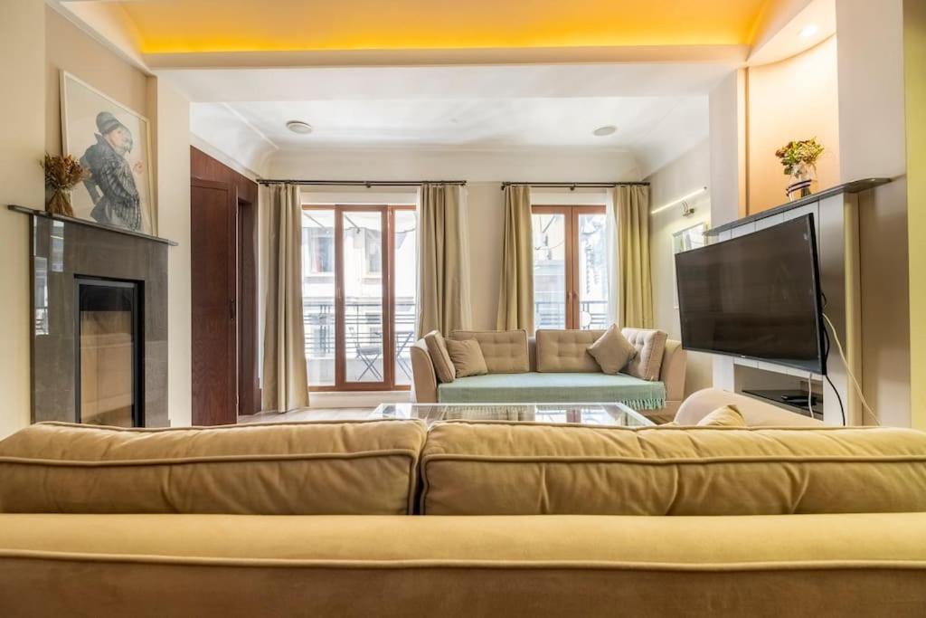 Spacious Apartment, 1-min To Taksim Square