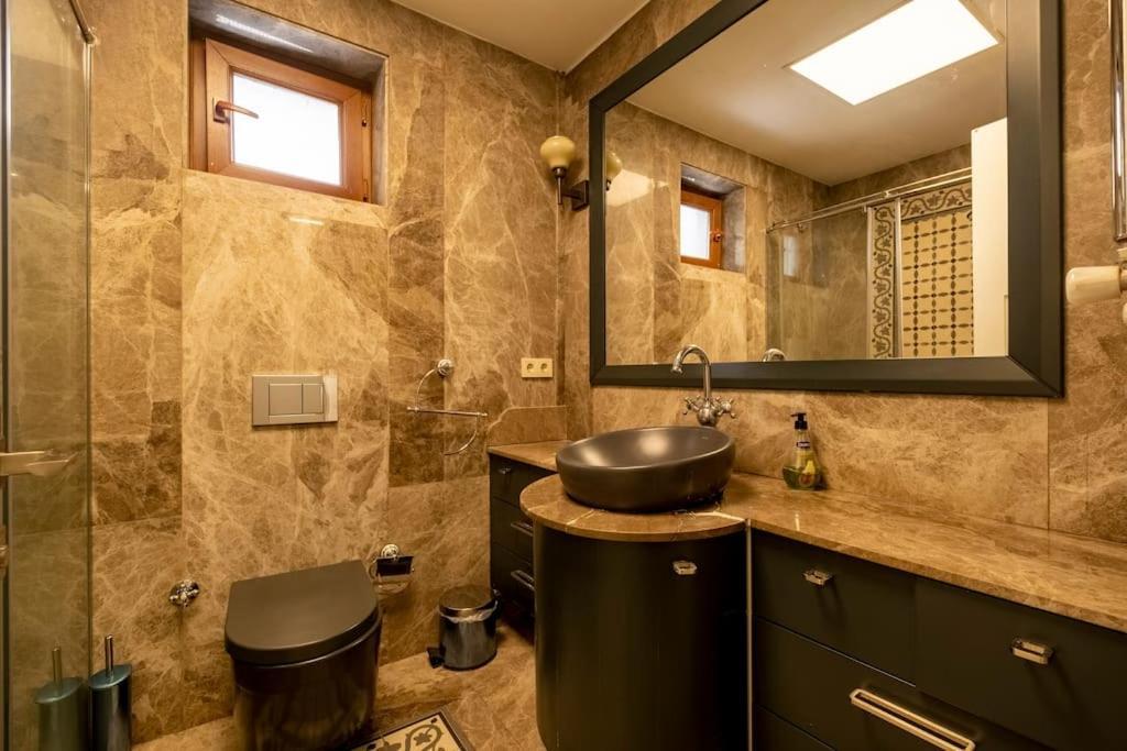 Apartment Spacious Apartment, 1-min To Taksim Square *