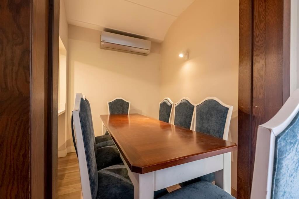 Spacious Apartment, 1-min To Taksim Square *