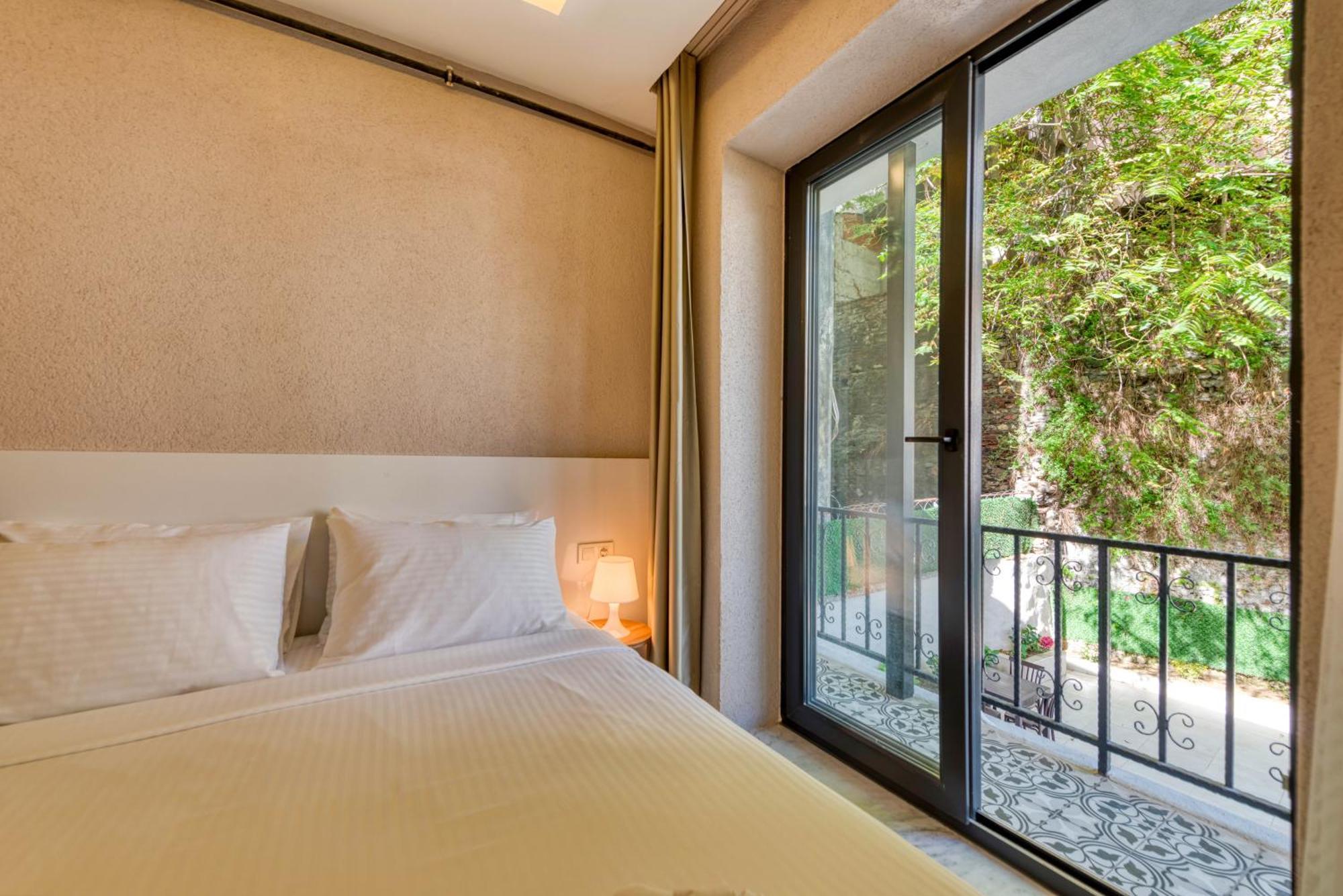 Port Apartment *