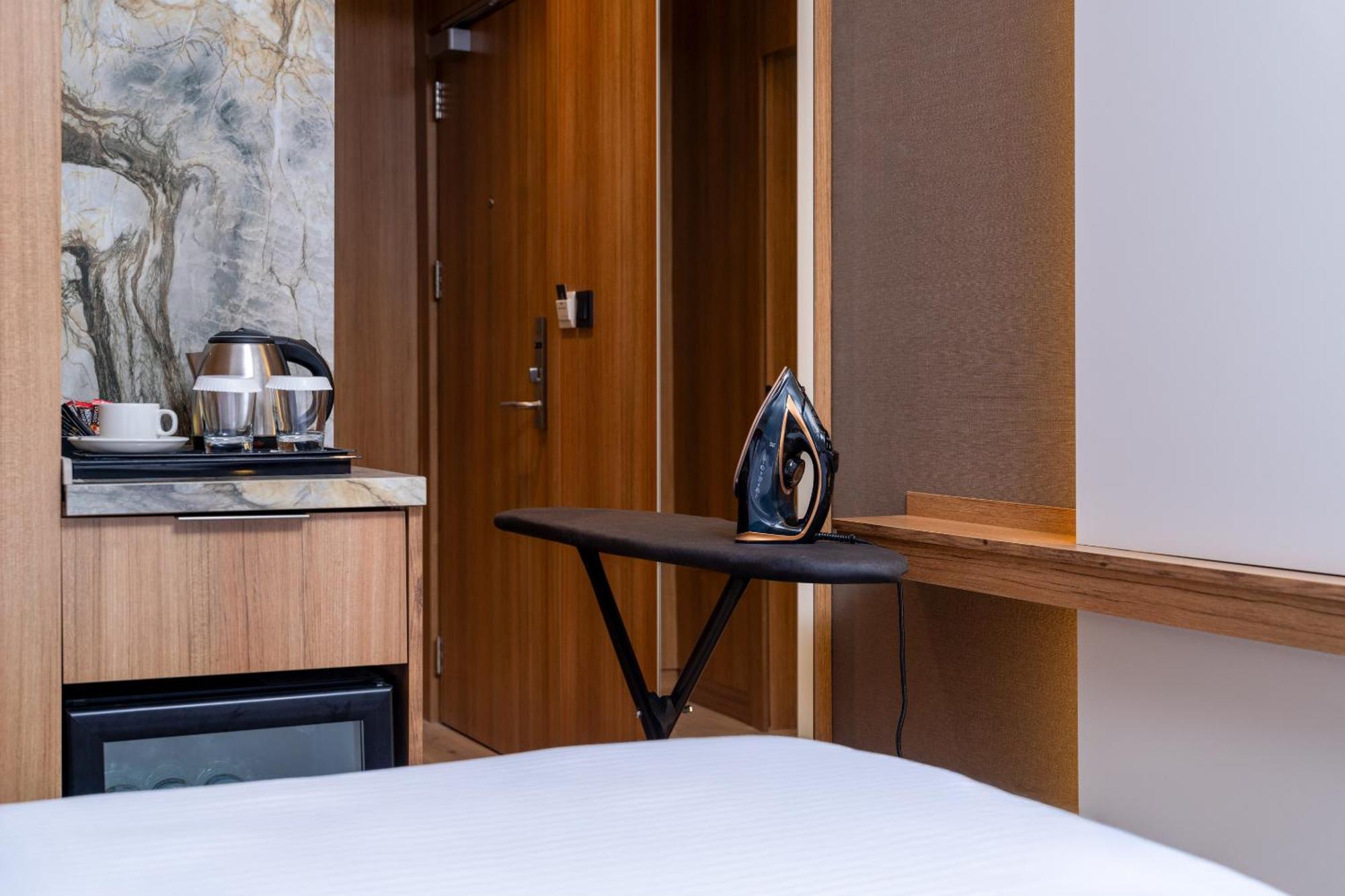 Western Premier Hidden Hills Hotel