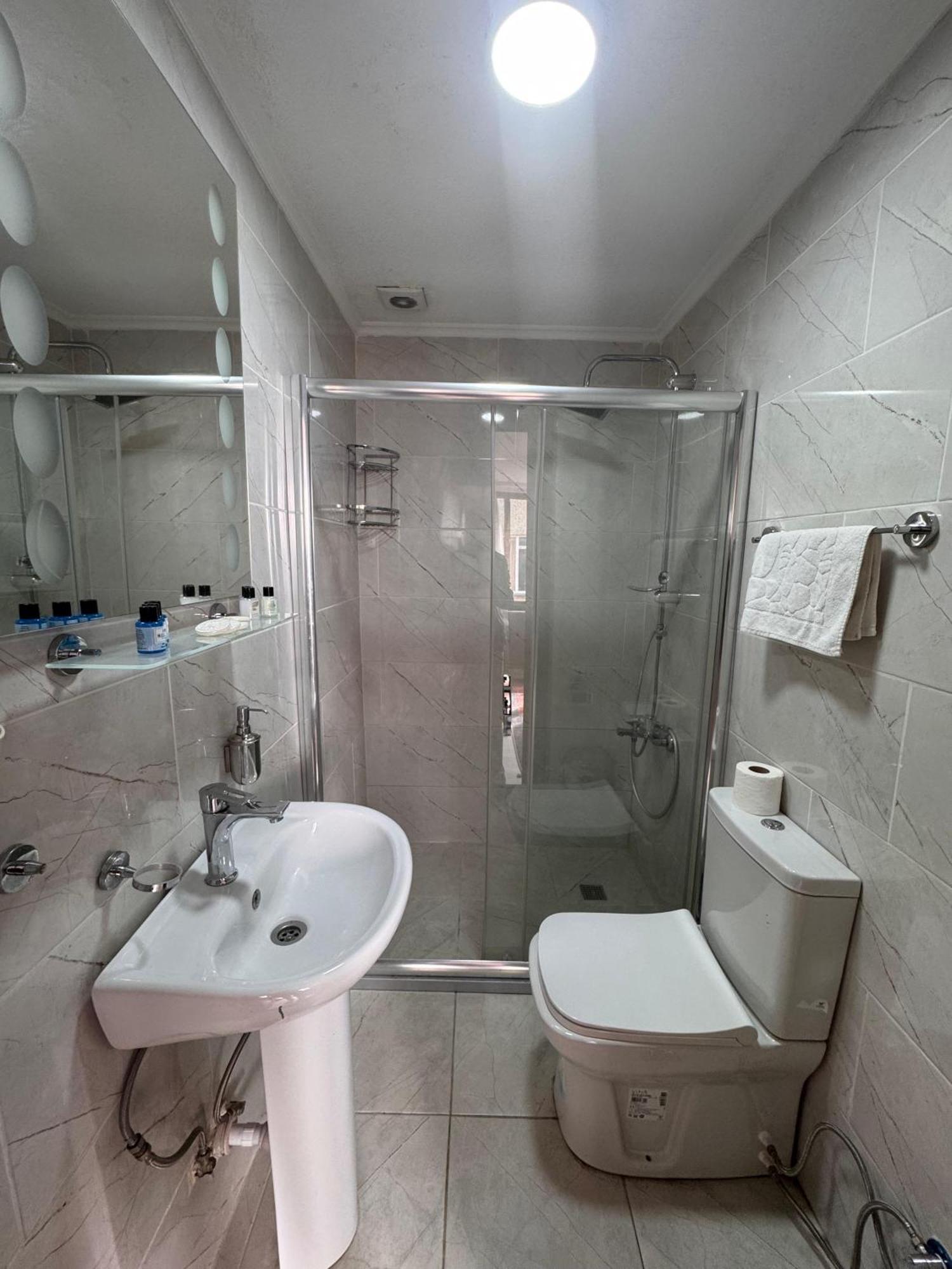 Guer Royal Aparts Otel