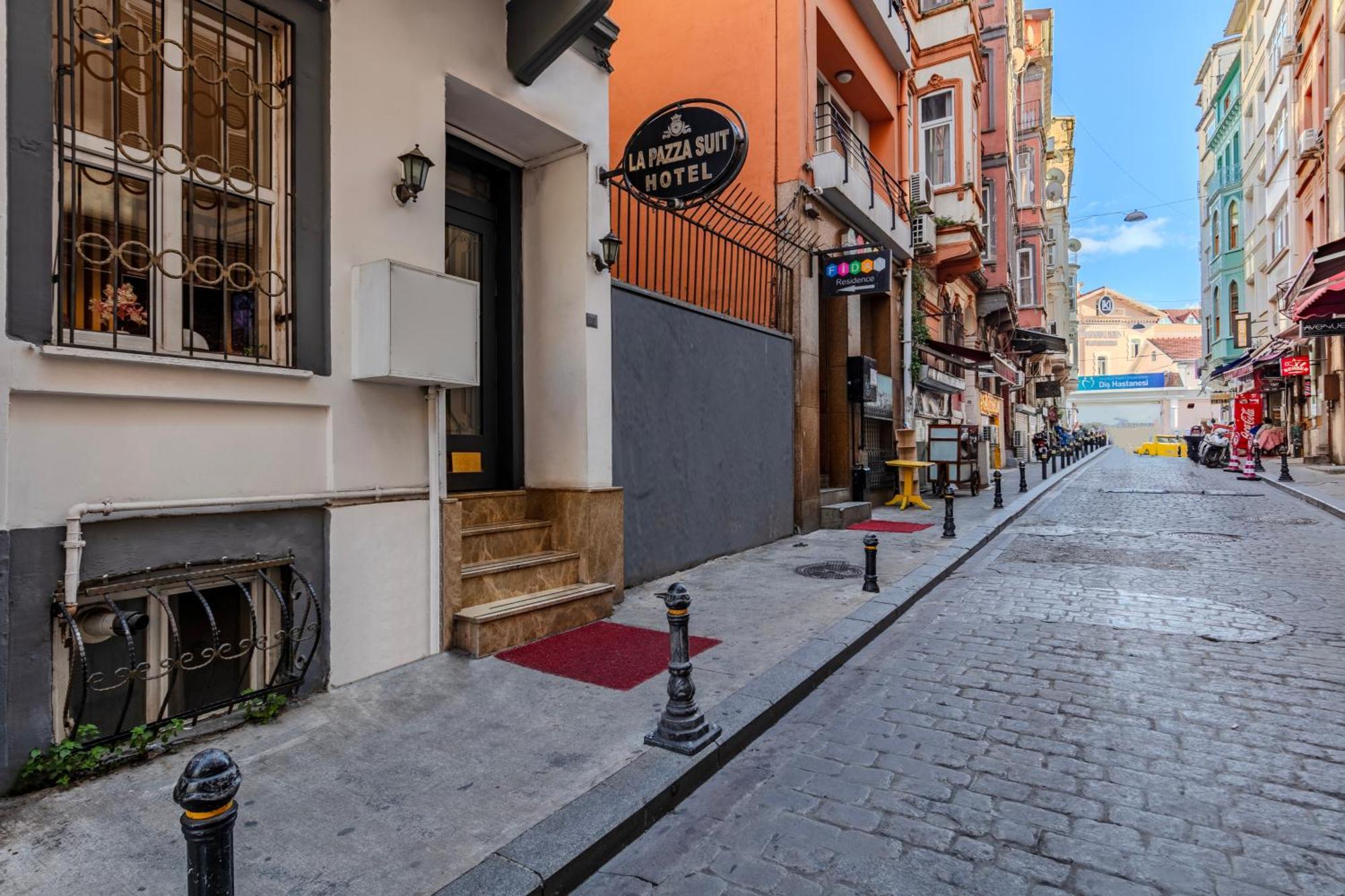 La Pazza Hotel