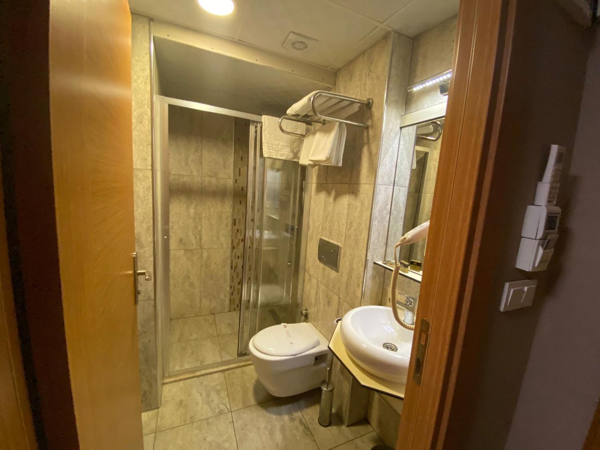 Golden Lounge Hotel 3*