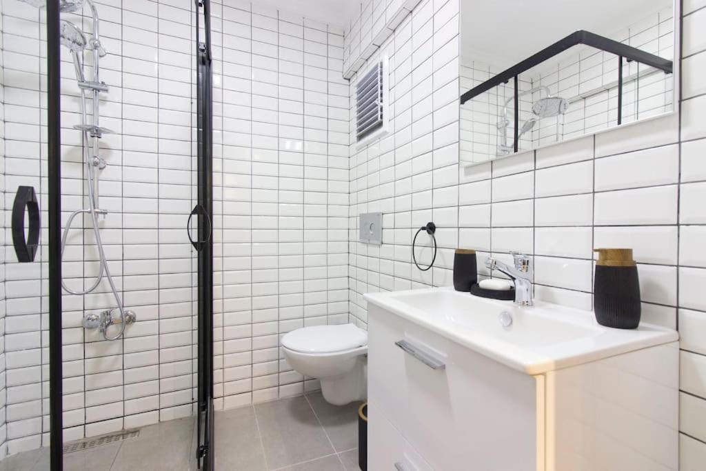 Fully Renovated 2br Flat In Prime Location At Moda Apartment *