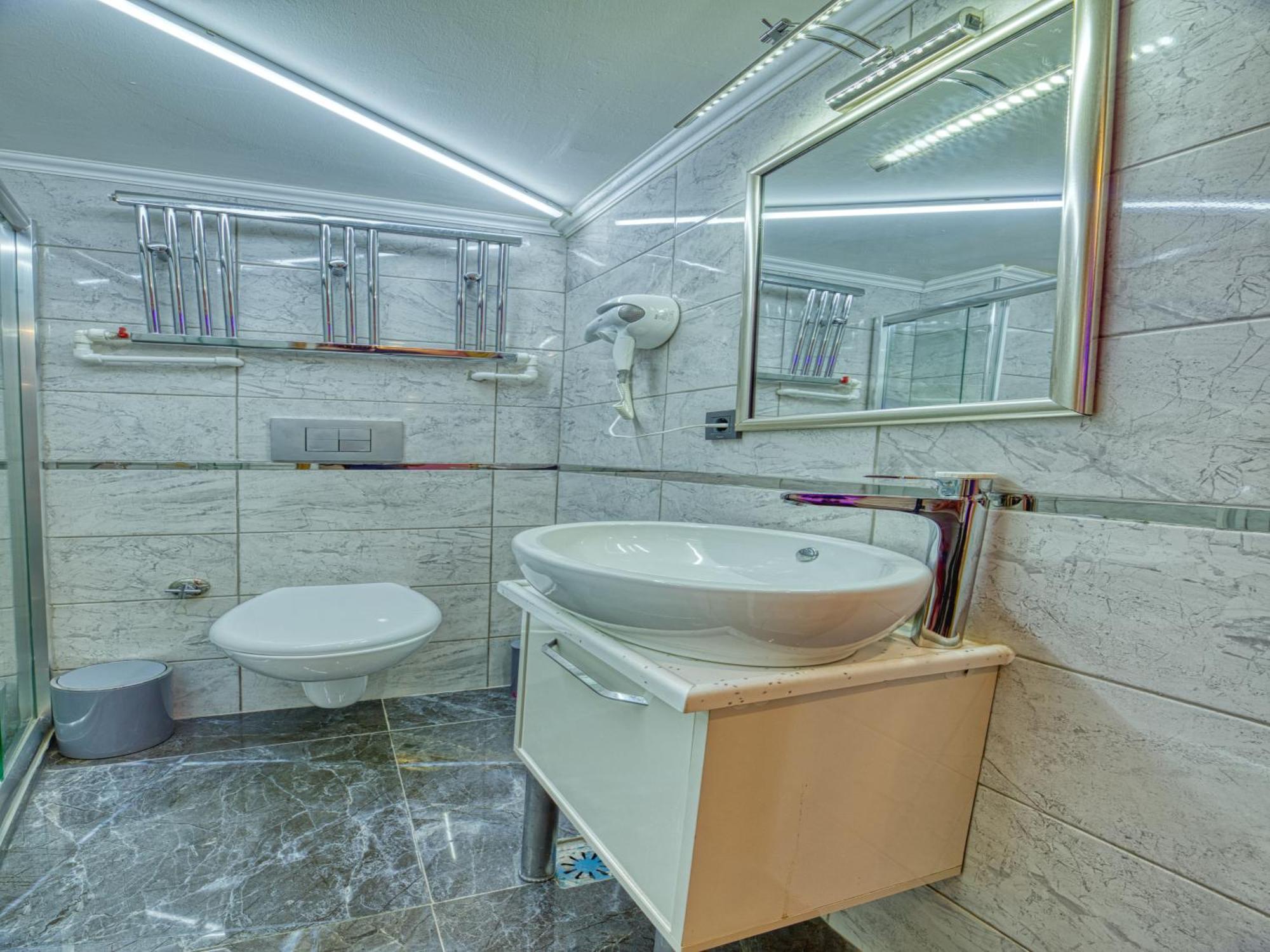 Galatagreenapplehotel Hotel