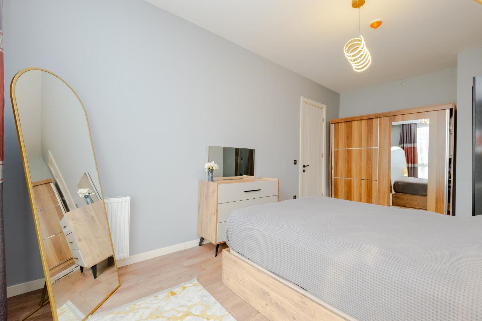 High Floor Lux 2 *