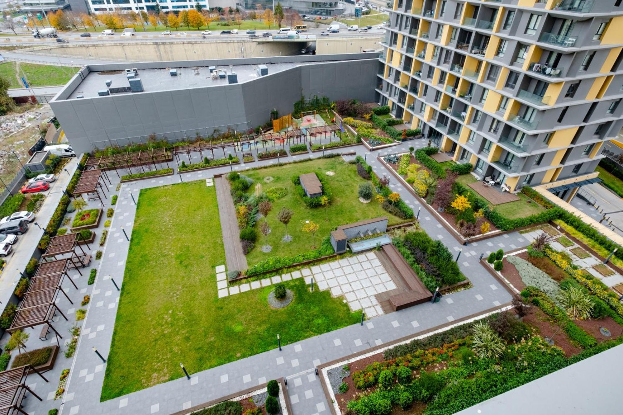 High Floor Lux 2