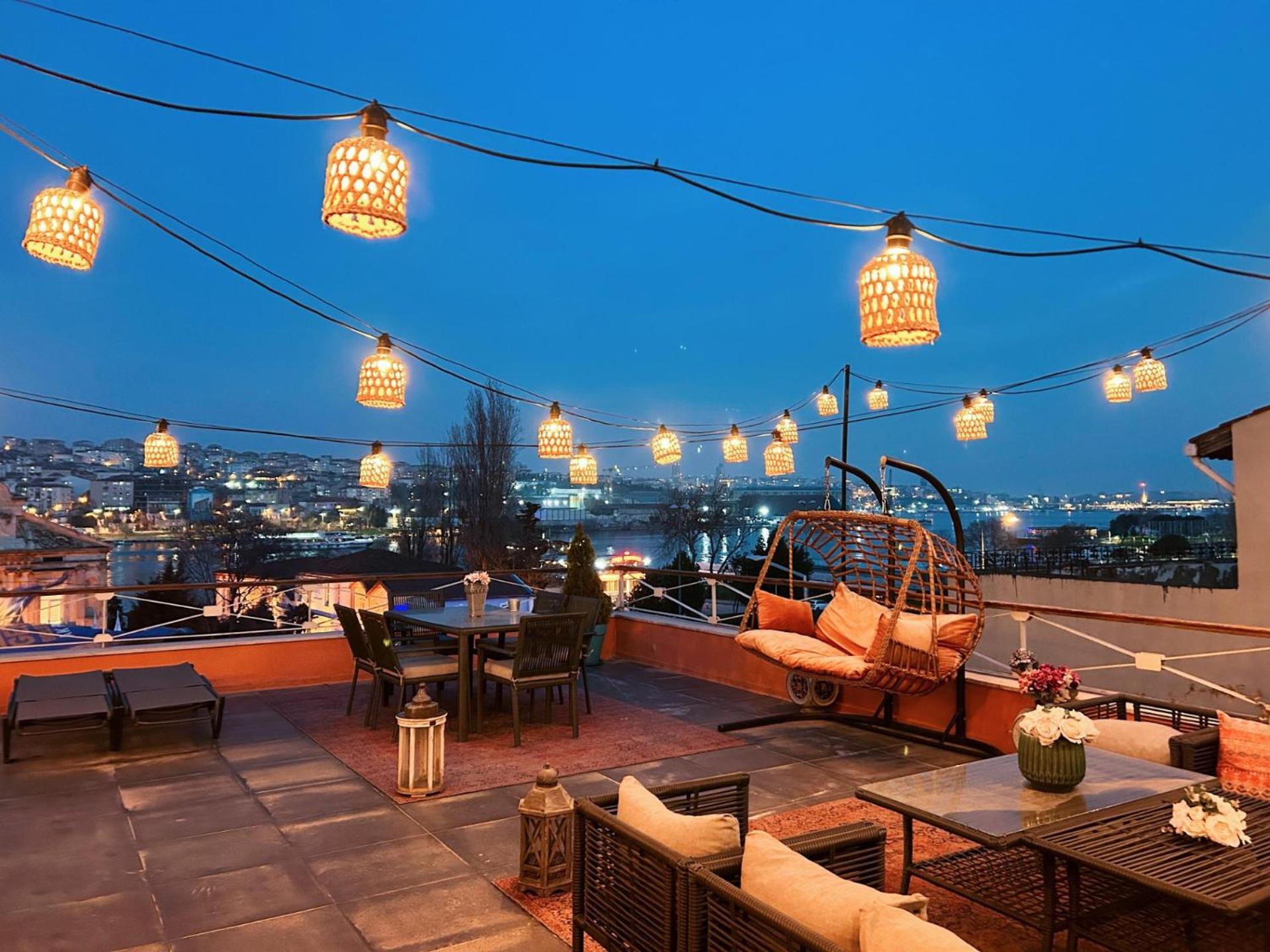 Waterfront By The Tram - Terrace With Dome & Golden Horn View In Fatih Daire