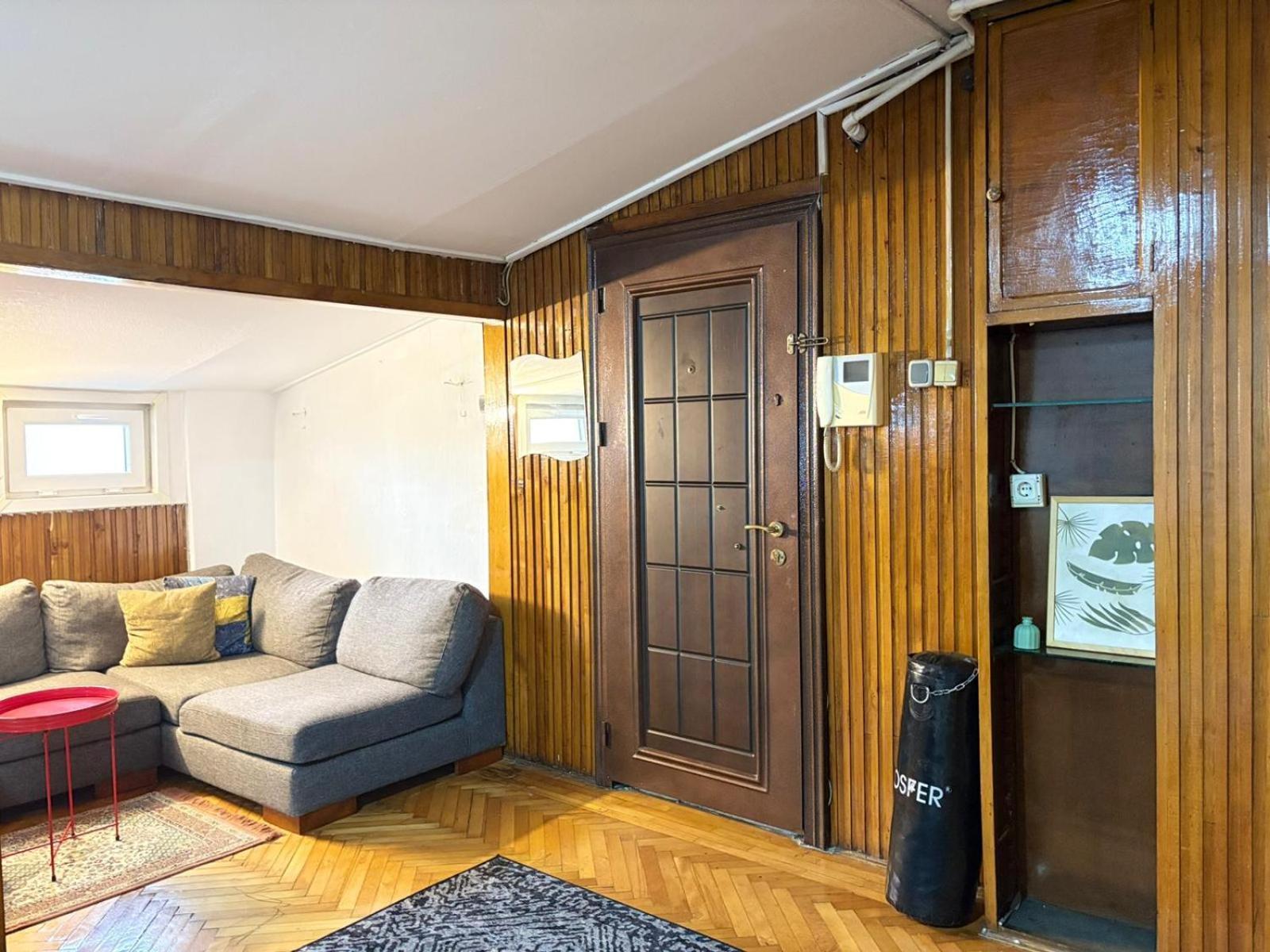 Apartment Bohemian Flat, 2br, In Taksim Square, Beyoglu Istanbul