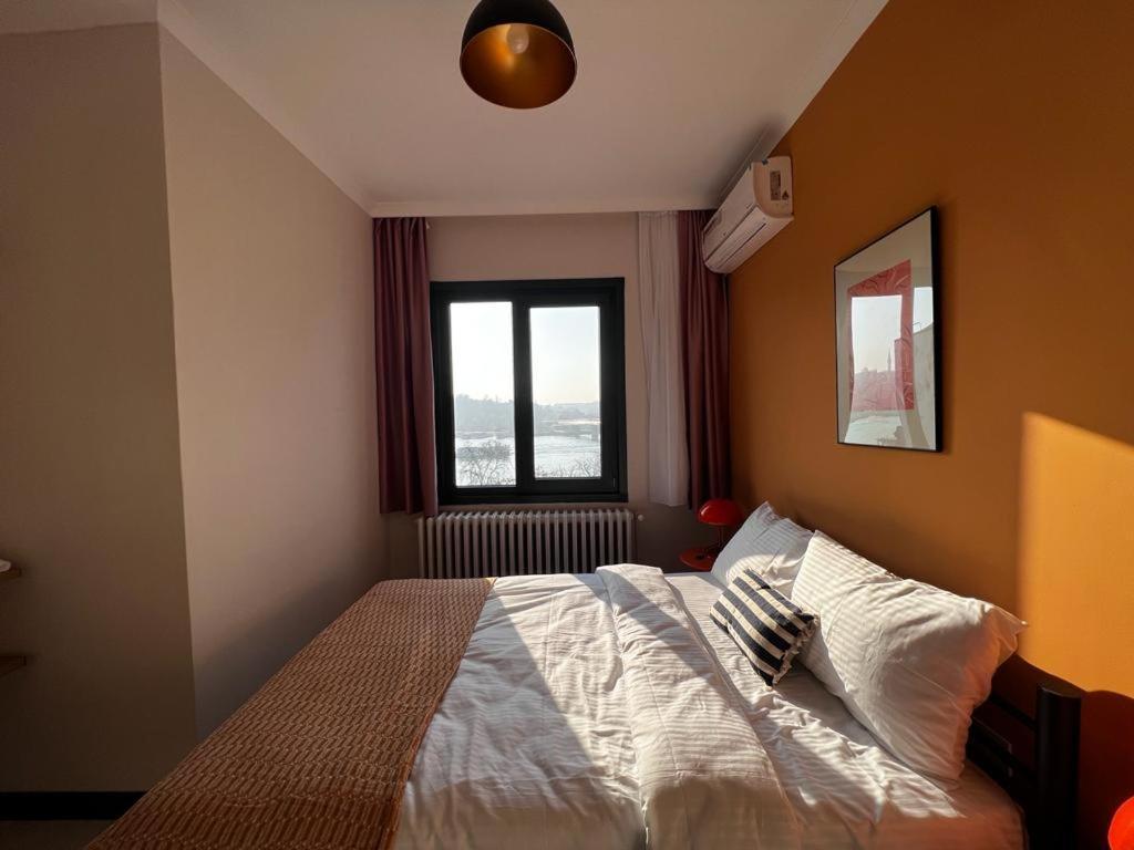 Wonder Homes 7-4br, 2ba Astounding Seaview Karakoey Istanbul