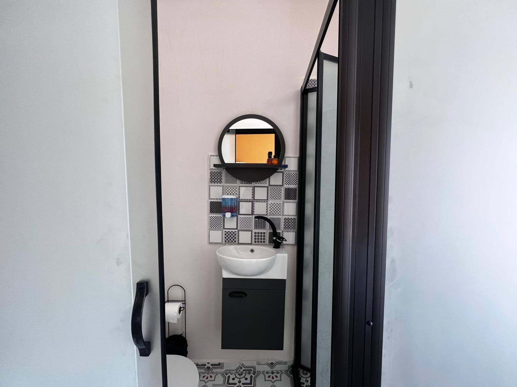 Wonder Homes 7-4br, 2ba Astounding Seaview Karakoey Apartment Istanbul