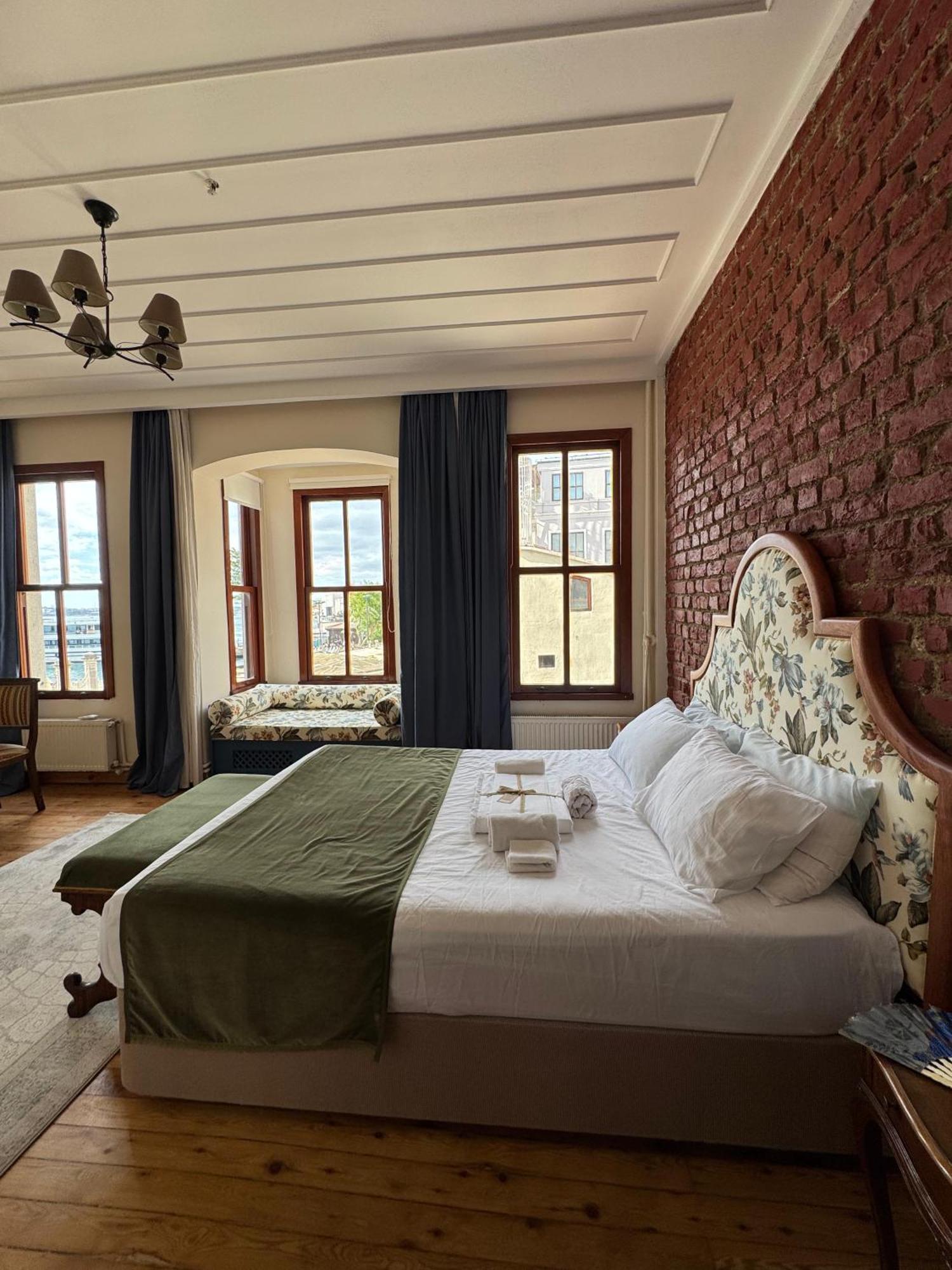 Inn Levant De Luxe *