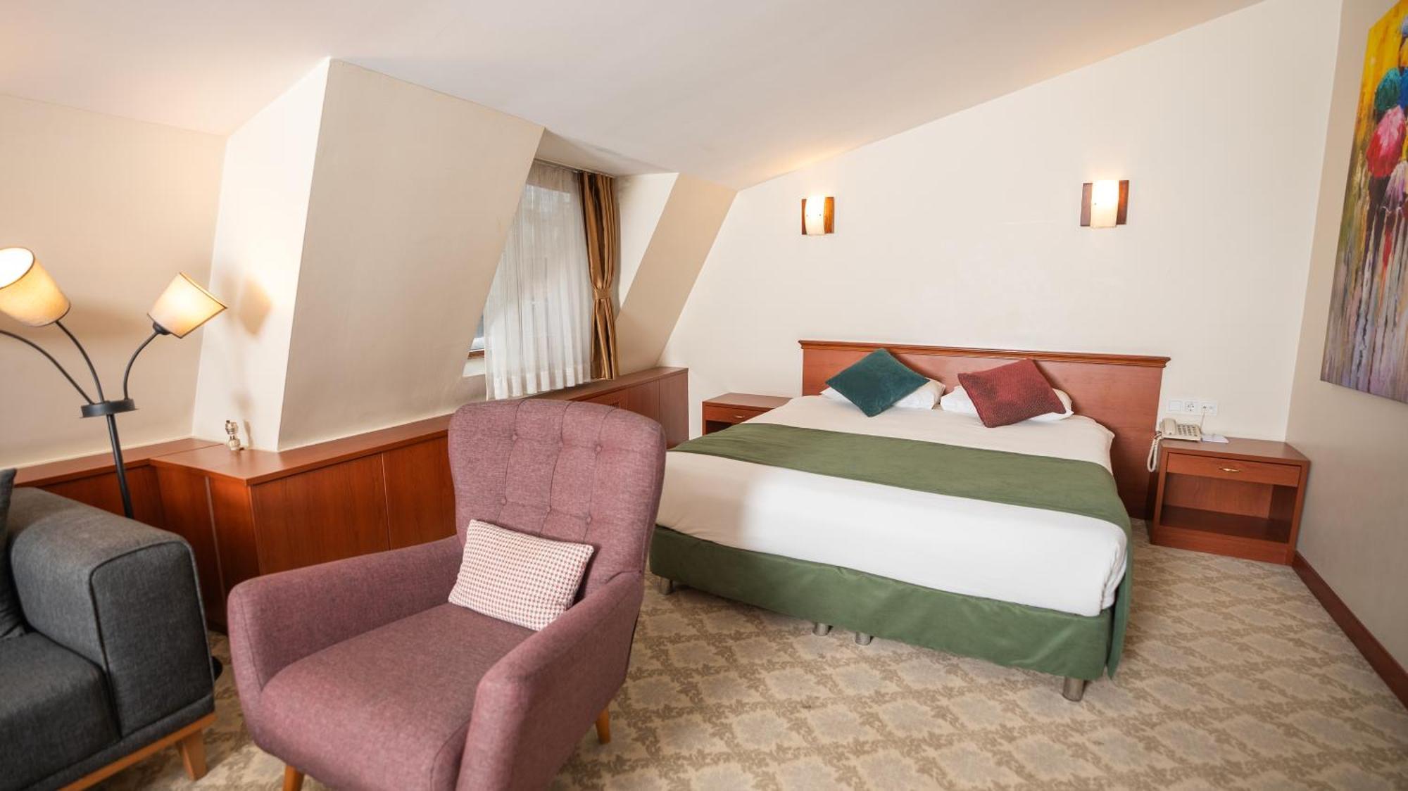 Hotel Golden Siyav 3*