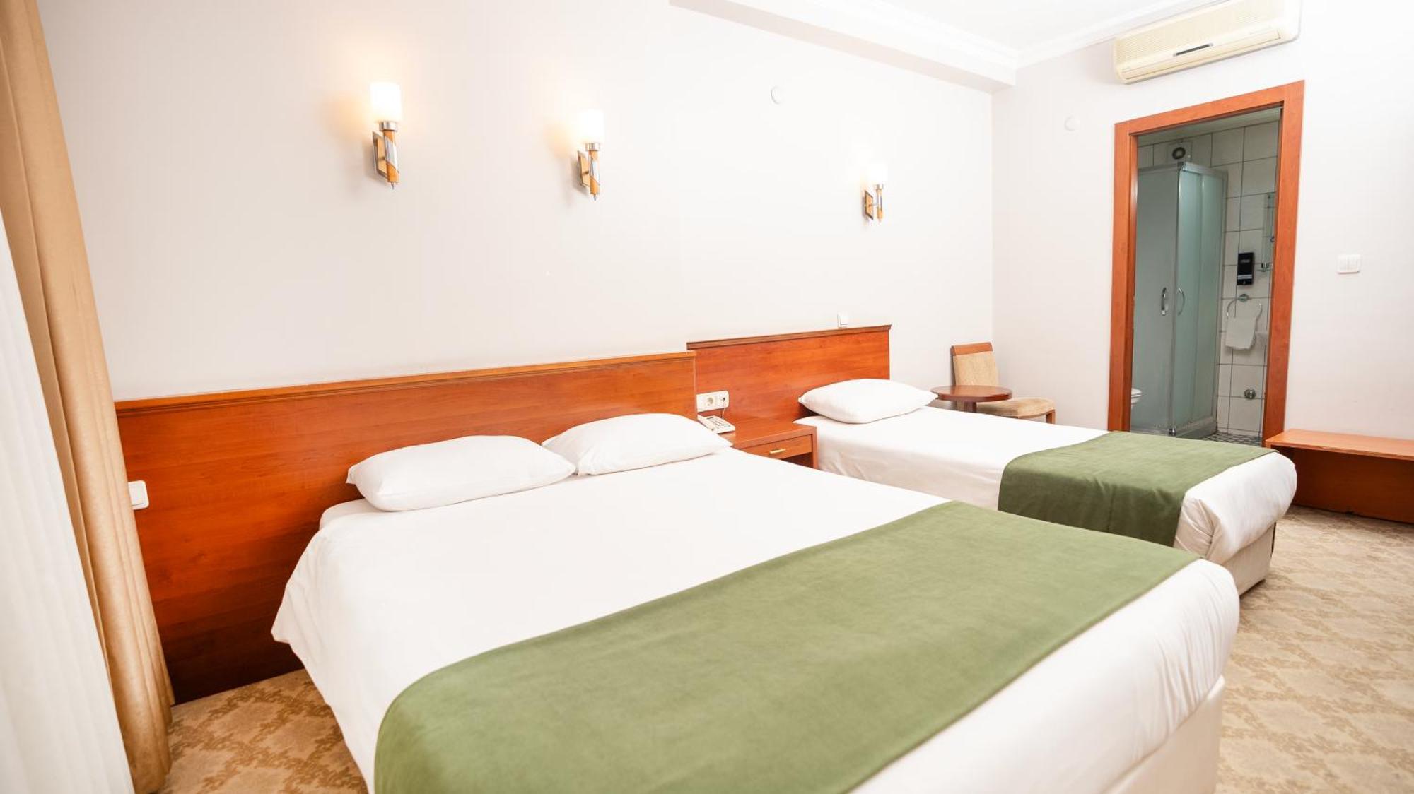 Golden Siyav Hotel 3*