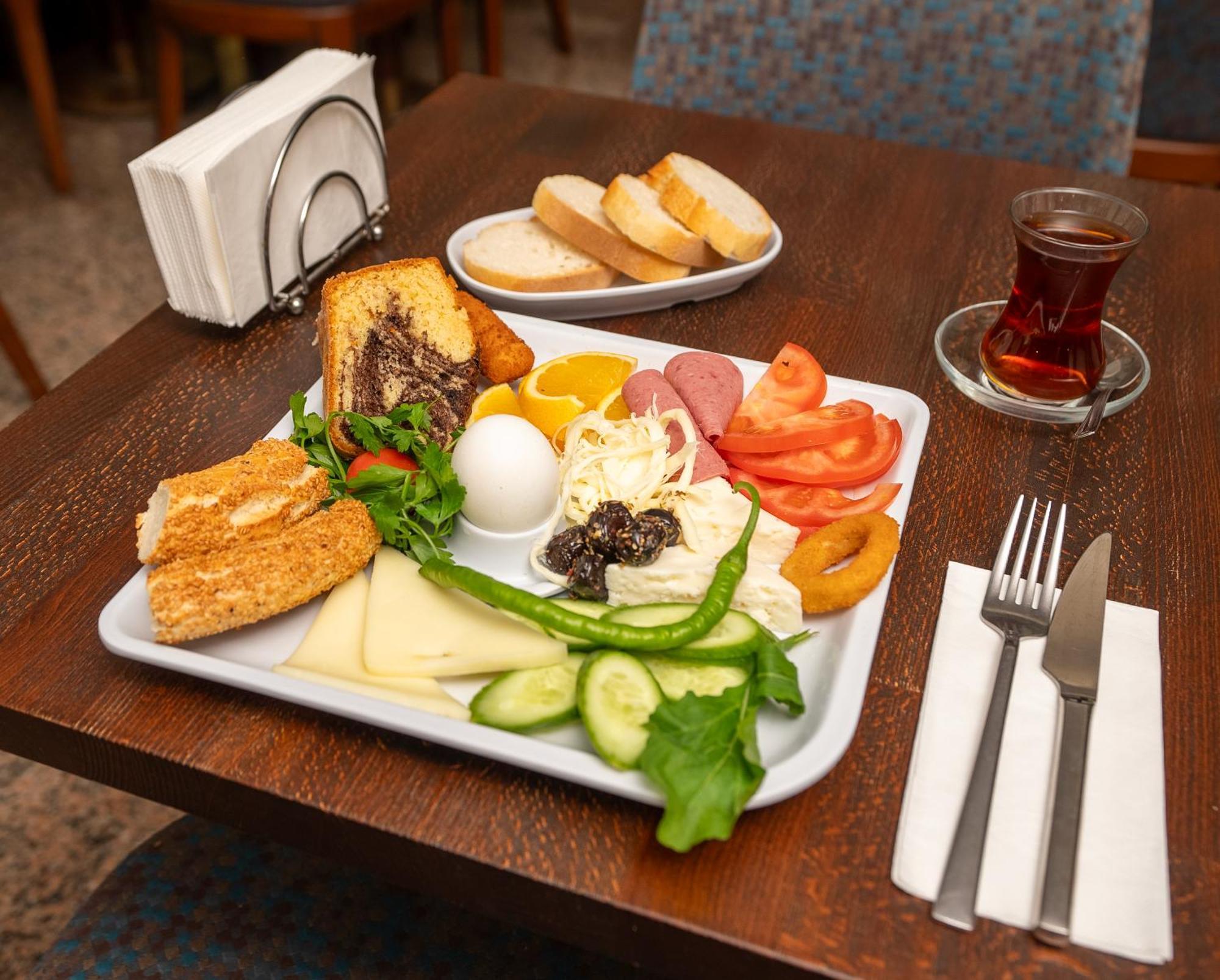 Golden Siyav Hotel
