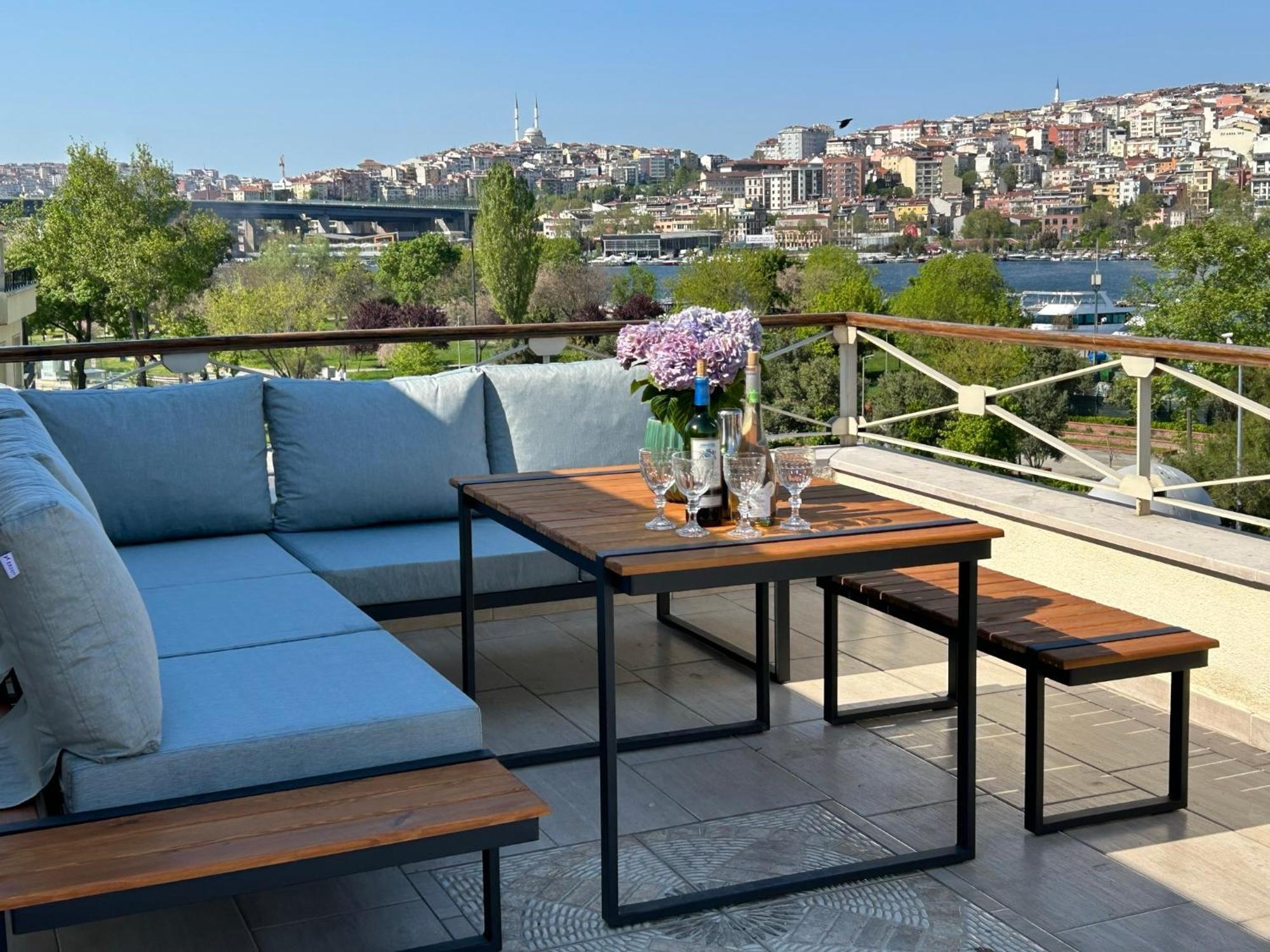 Waterfront By The Tram - Terrace With Dome & Golden Horn View In Fatih *