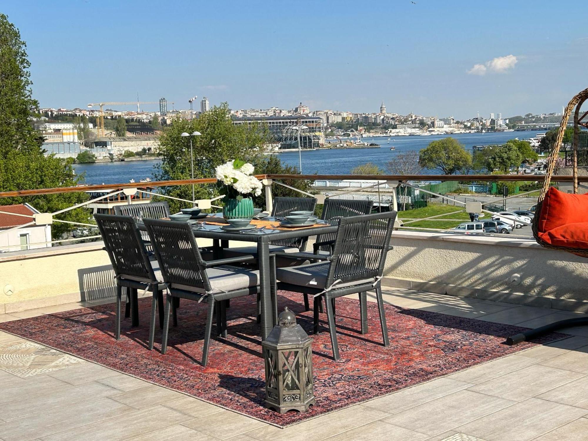 Waterfront By The Tram - Terrace With Dome & Golden Horn View In Fatih *