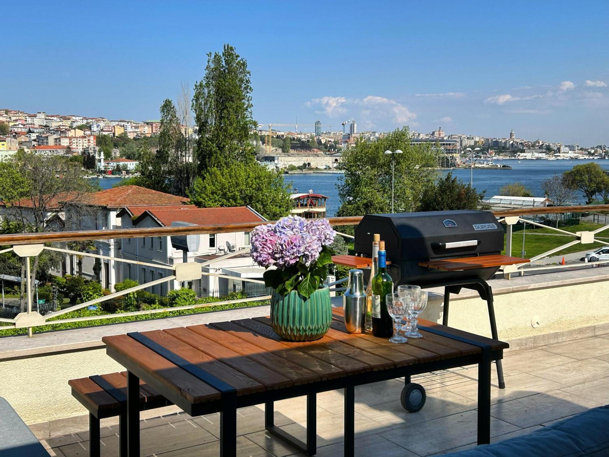 Waterfront By The Tram - Terrace With Dome & Golden Horn View In Fatih İstanbul