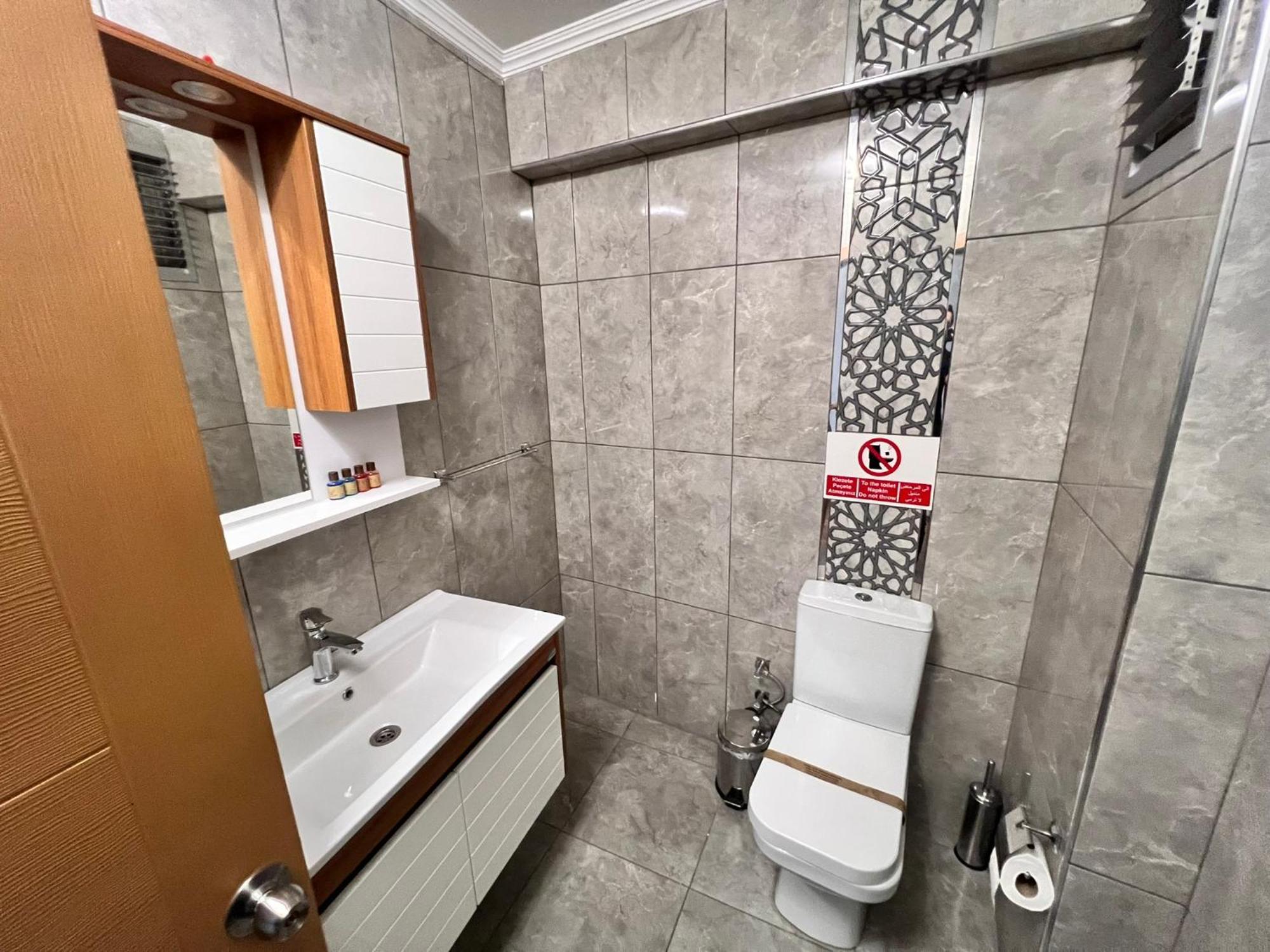 Kadikoey Alex 5k Apartment