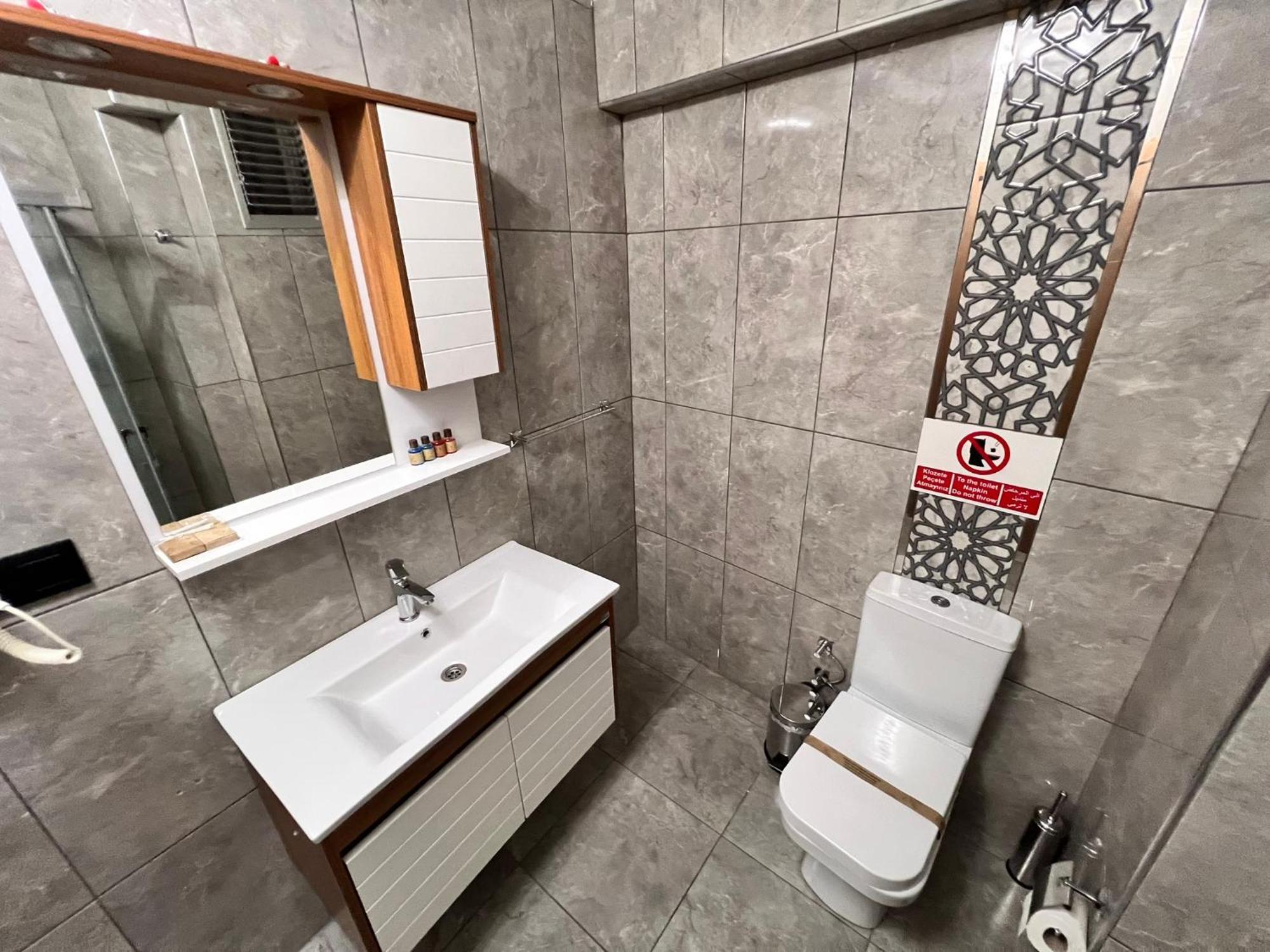 Kadikoey Alex 5k Apartment