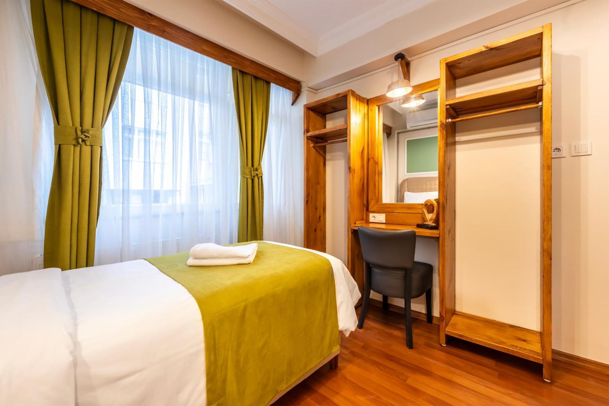Maniz Aparthotel