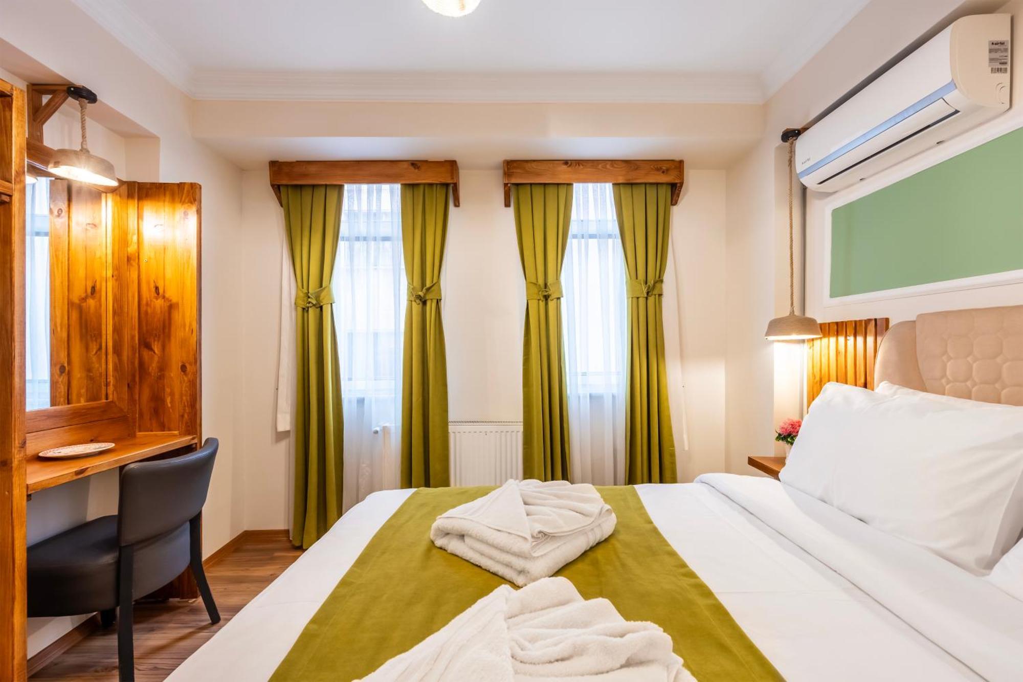 Maniz Aparthotel