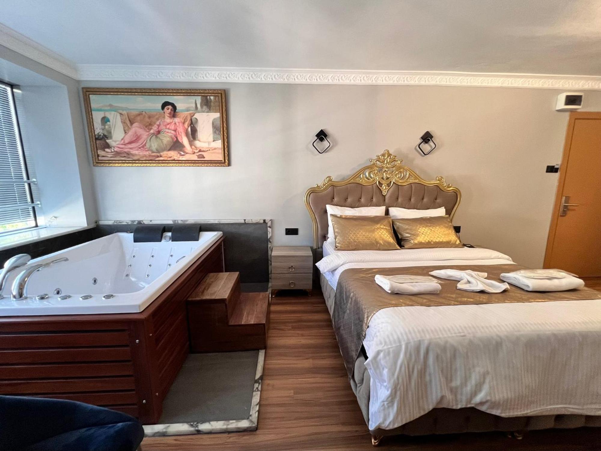Kadikoey Alex 5k Apartment