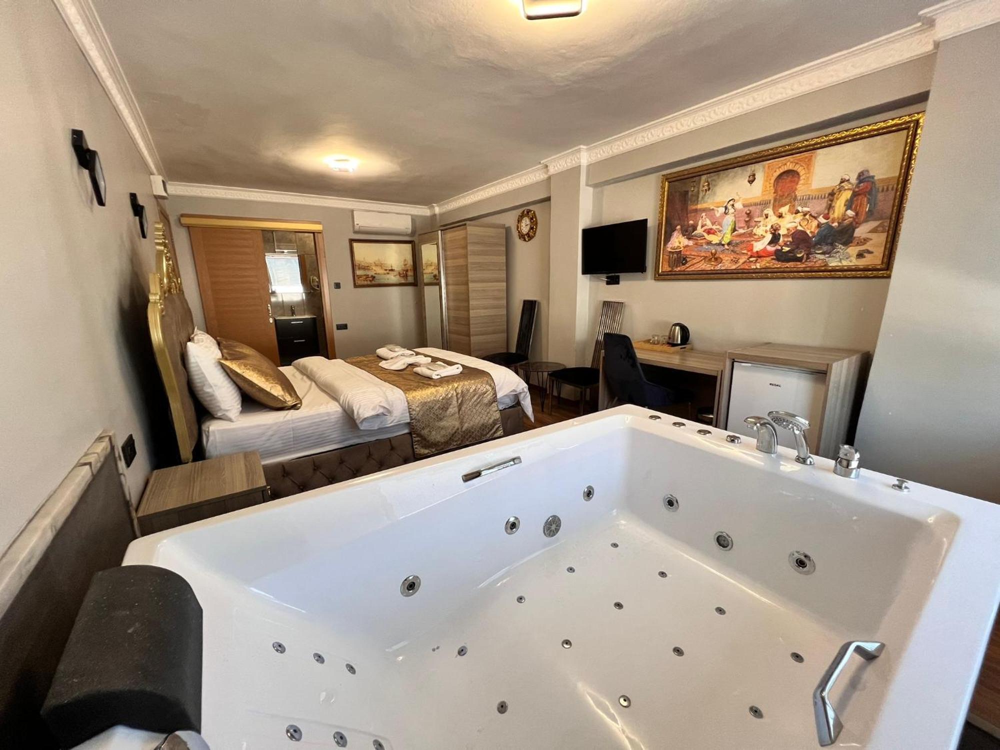 Kadikoey Alex 5k Apartment