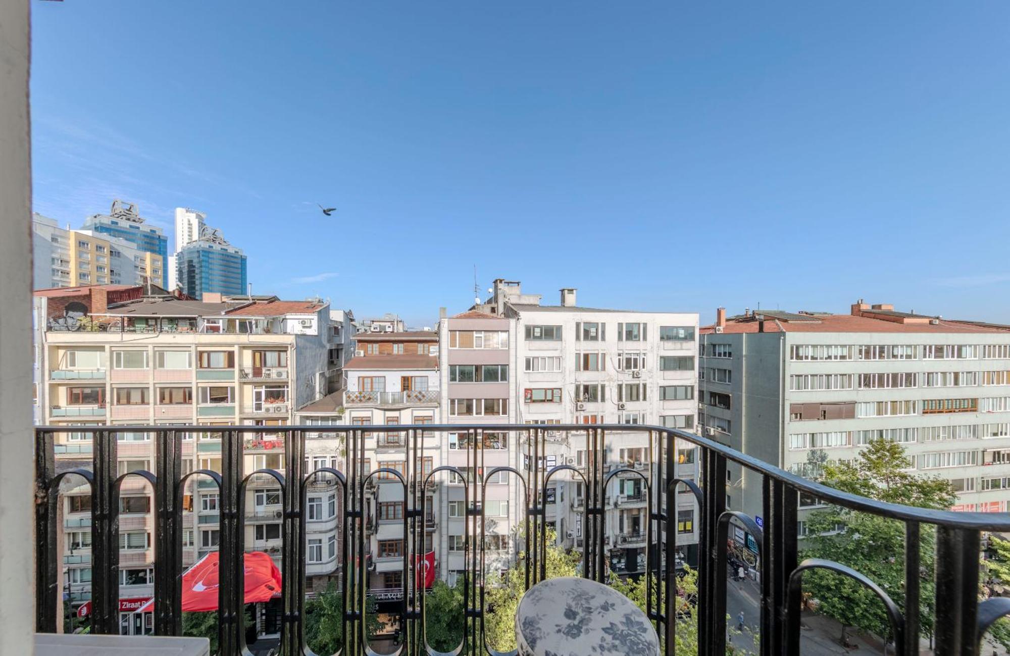 Dilek * İstanbul