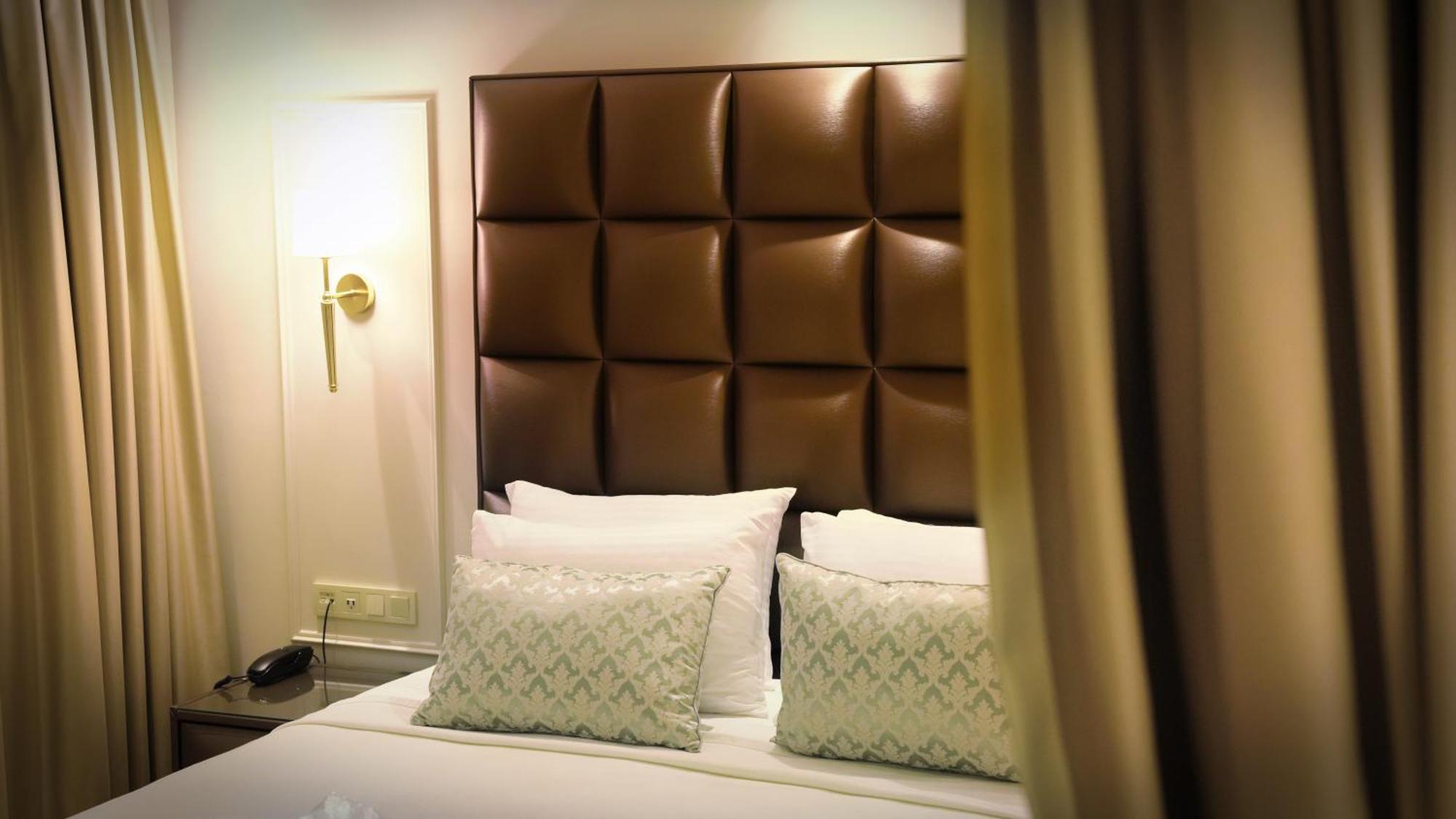 Gaia Hotel *