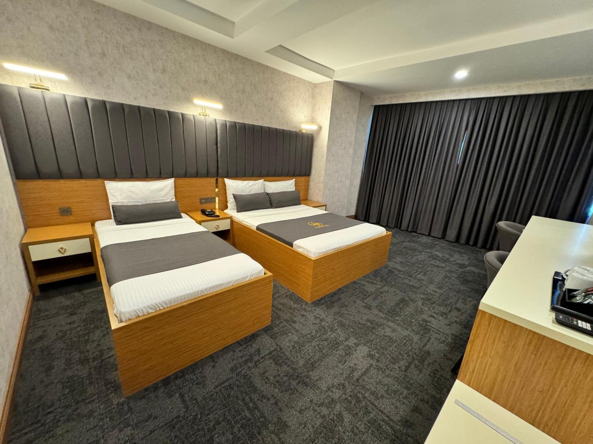 Hotel E5 Park 3*