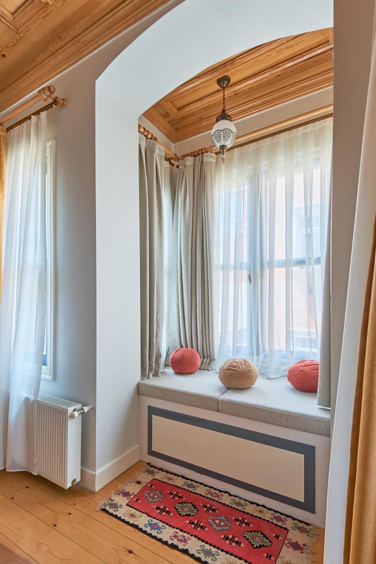 Villa Nostalgic & Comfortable Historical Home! *