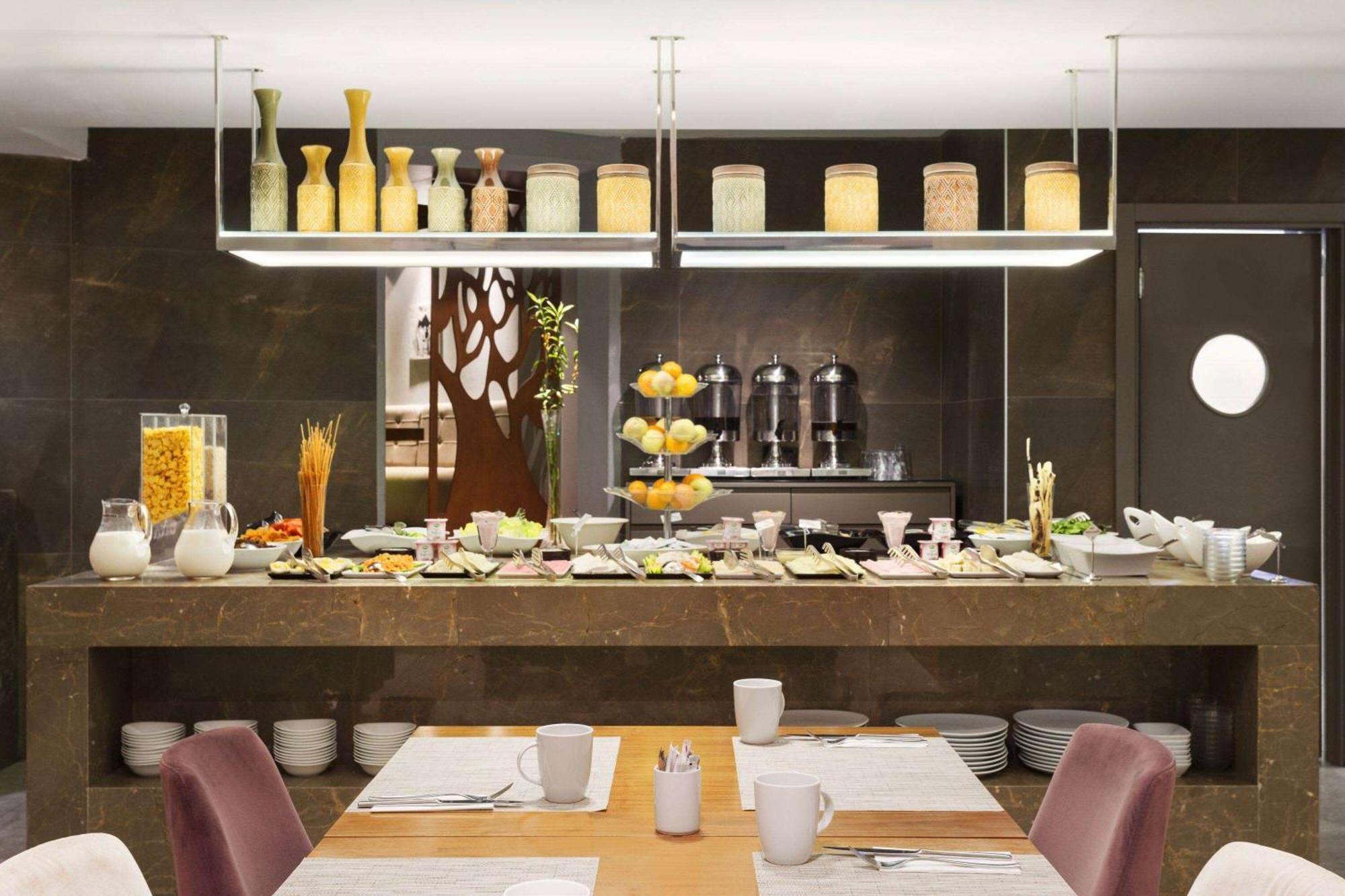 Ramada By Wyndham Grand Bazaar Hotel 4*