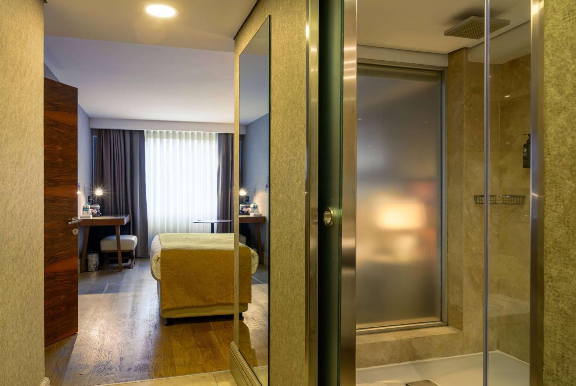 Ramada By Wyndham Grand Bazaar Hotel 4*