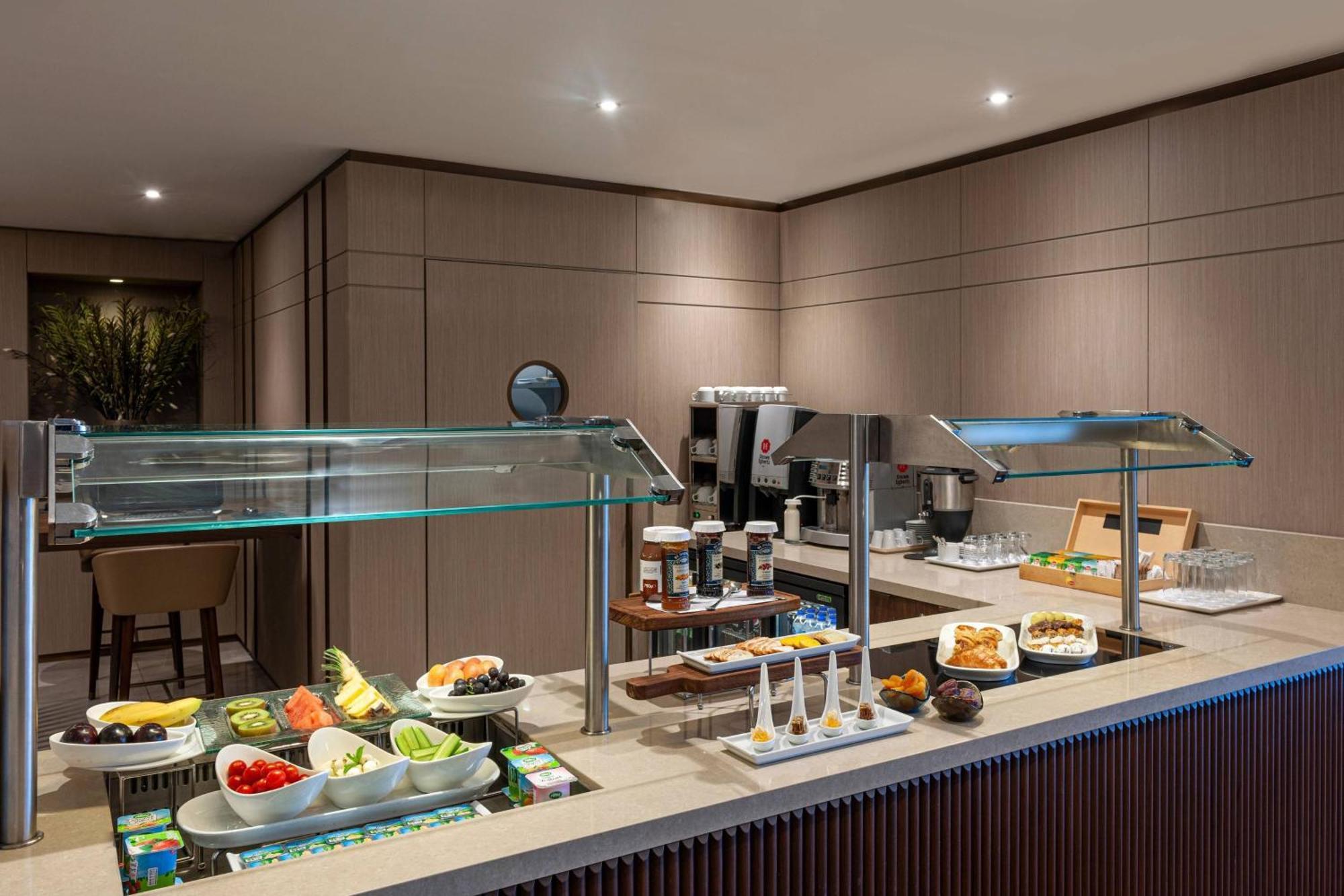 Renaissance Polat Hotel