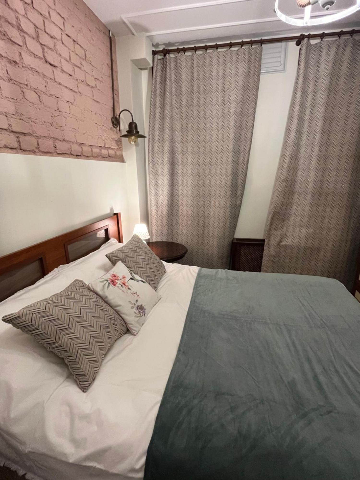 Levant De Luxe Inn