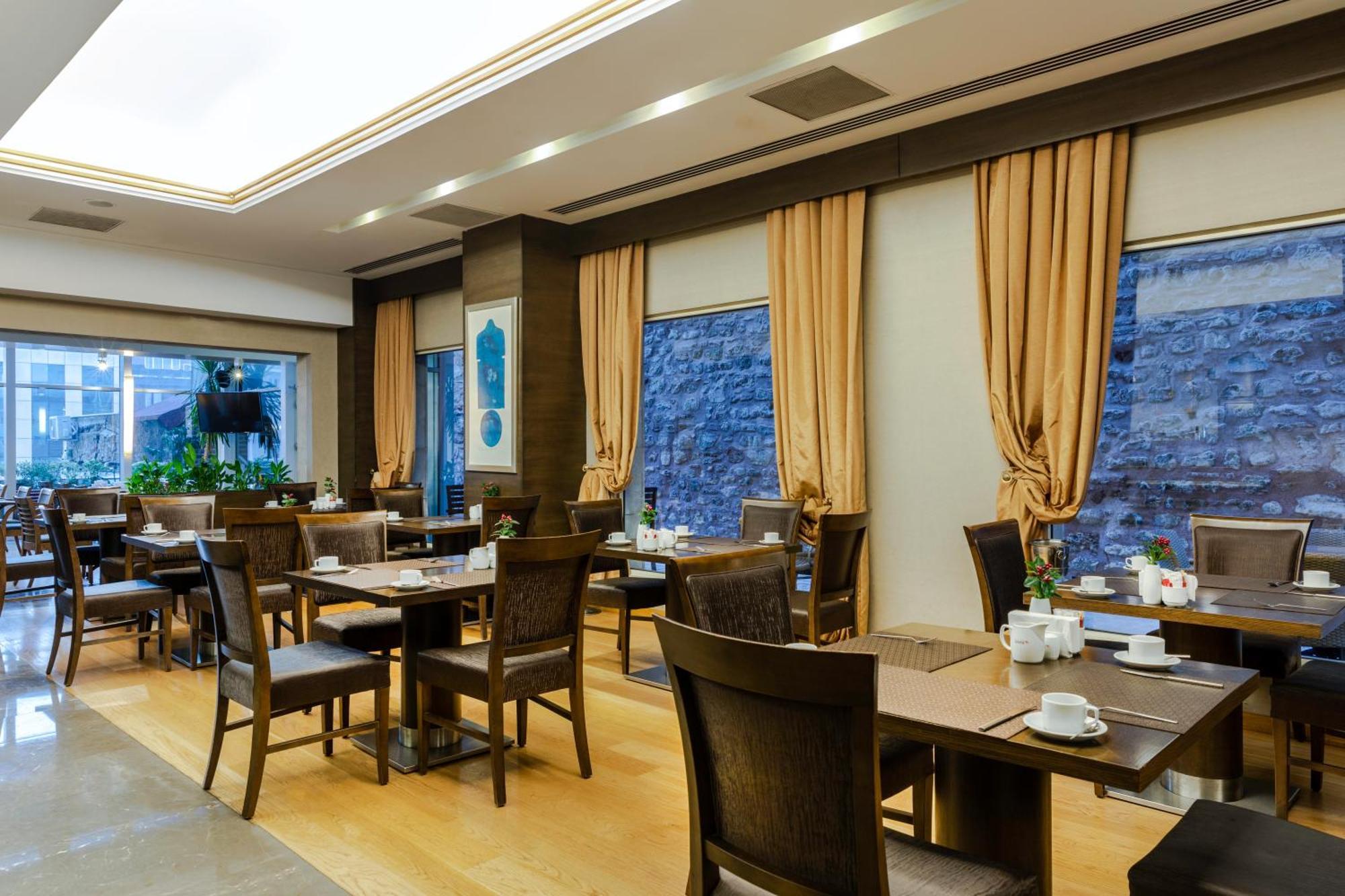 Hotel Levni Premium Old 4*