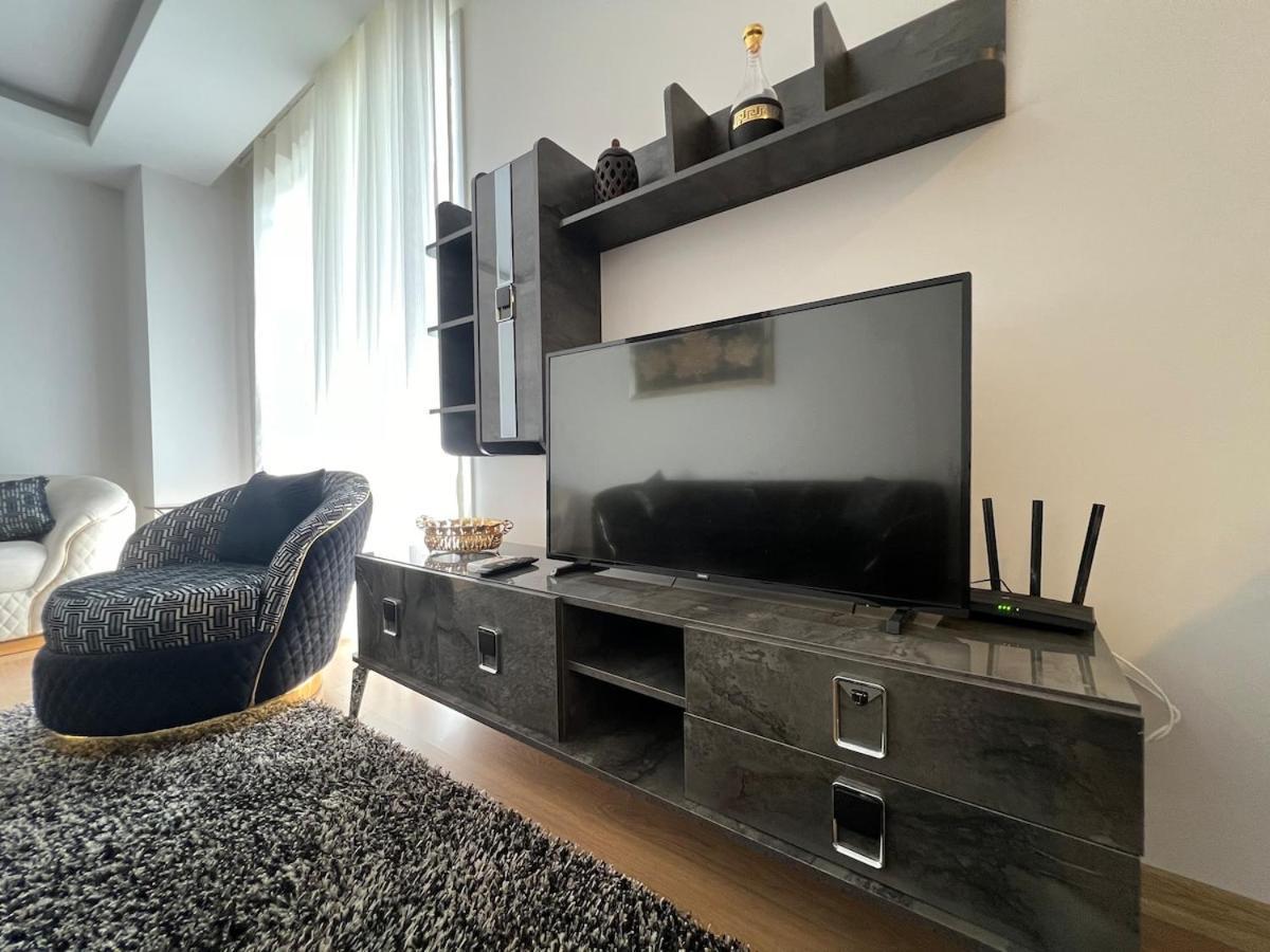 Luxury Designed Comfortable 2 & 1 Living Free Parking Garaj