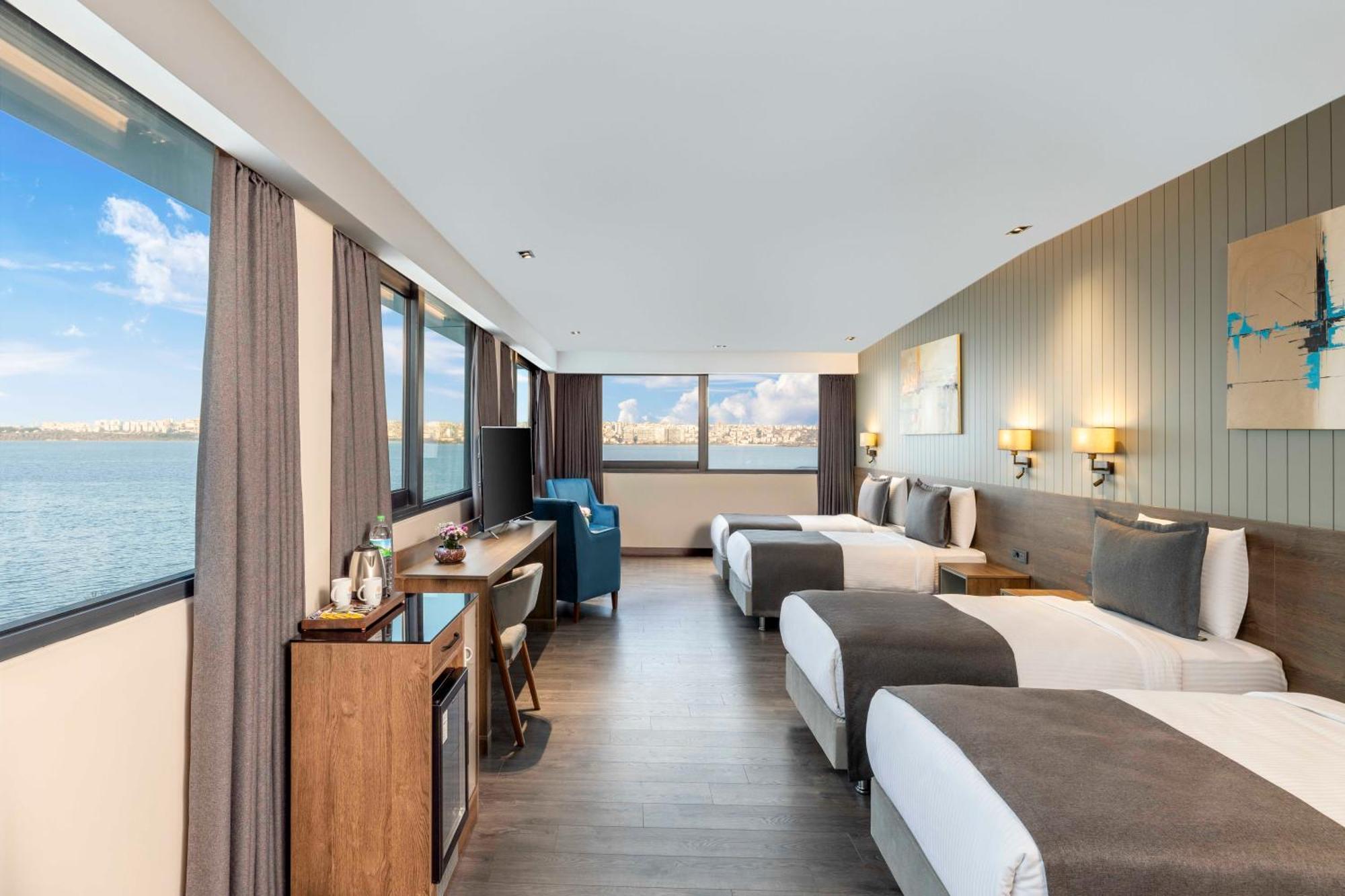 Ezkar Bathonea Art Hotel